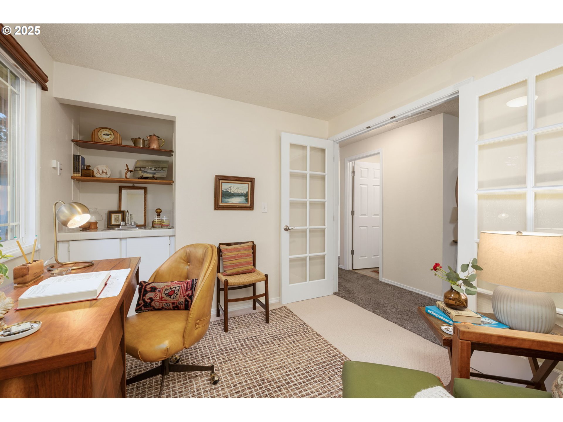 619 NE PINEBROOK AVE