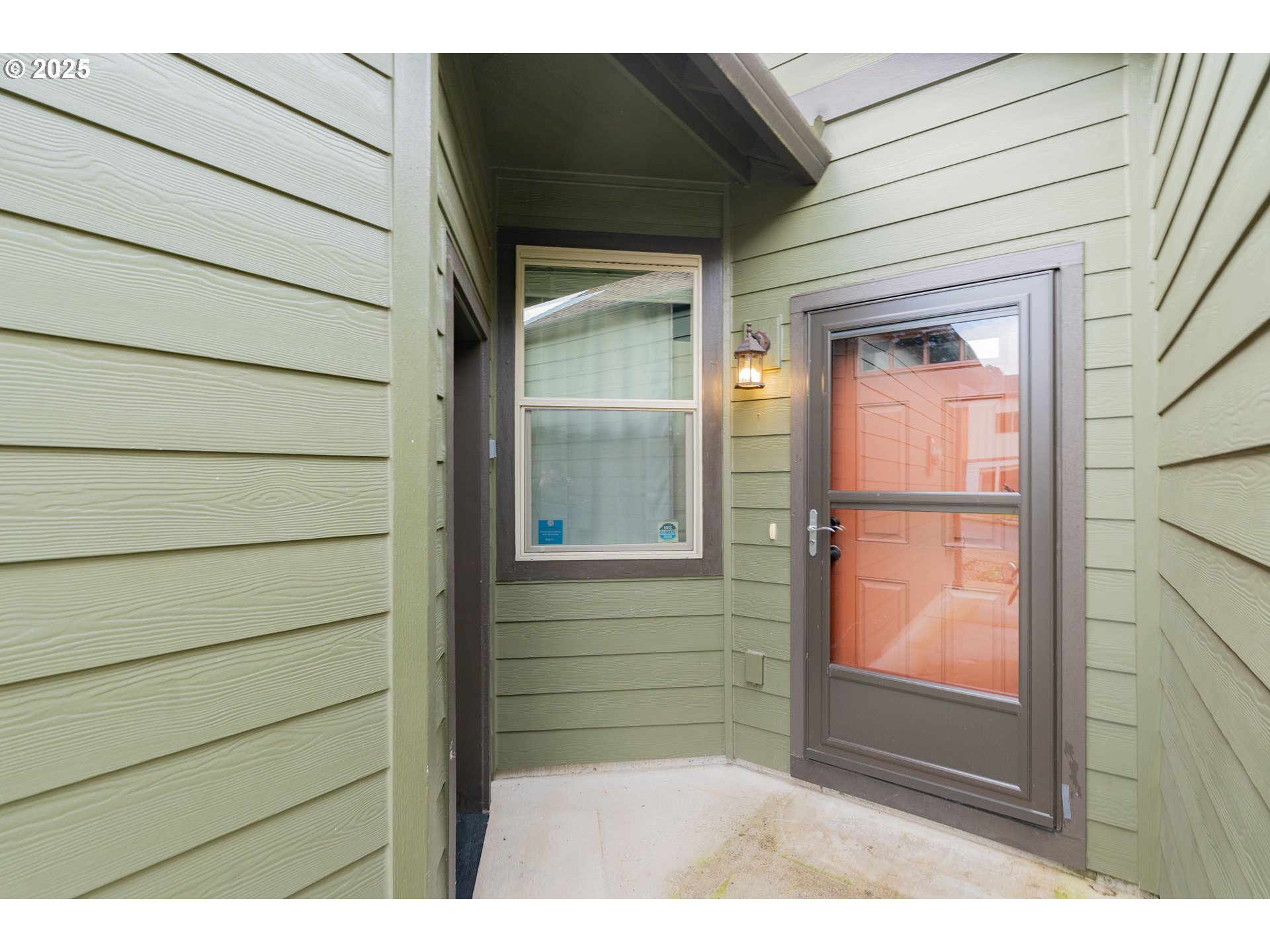 185 N 43RD PL
