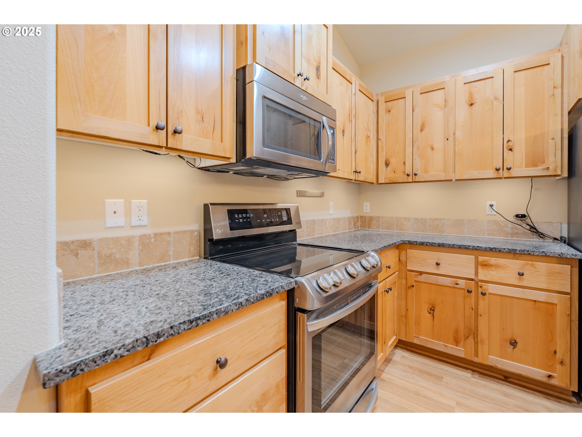 185 N 43RD PL