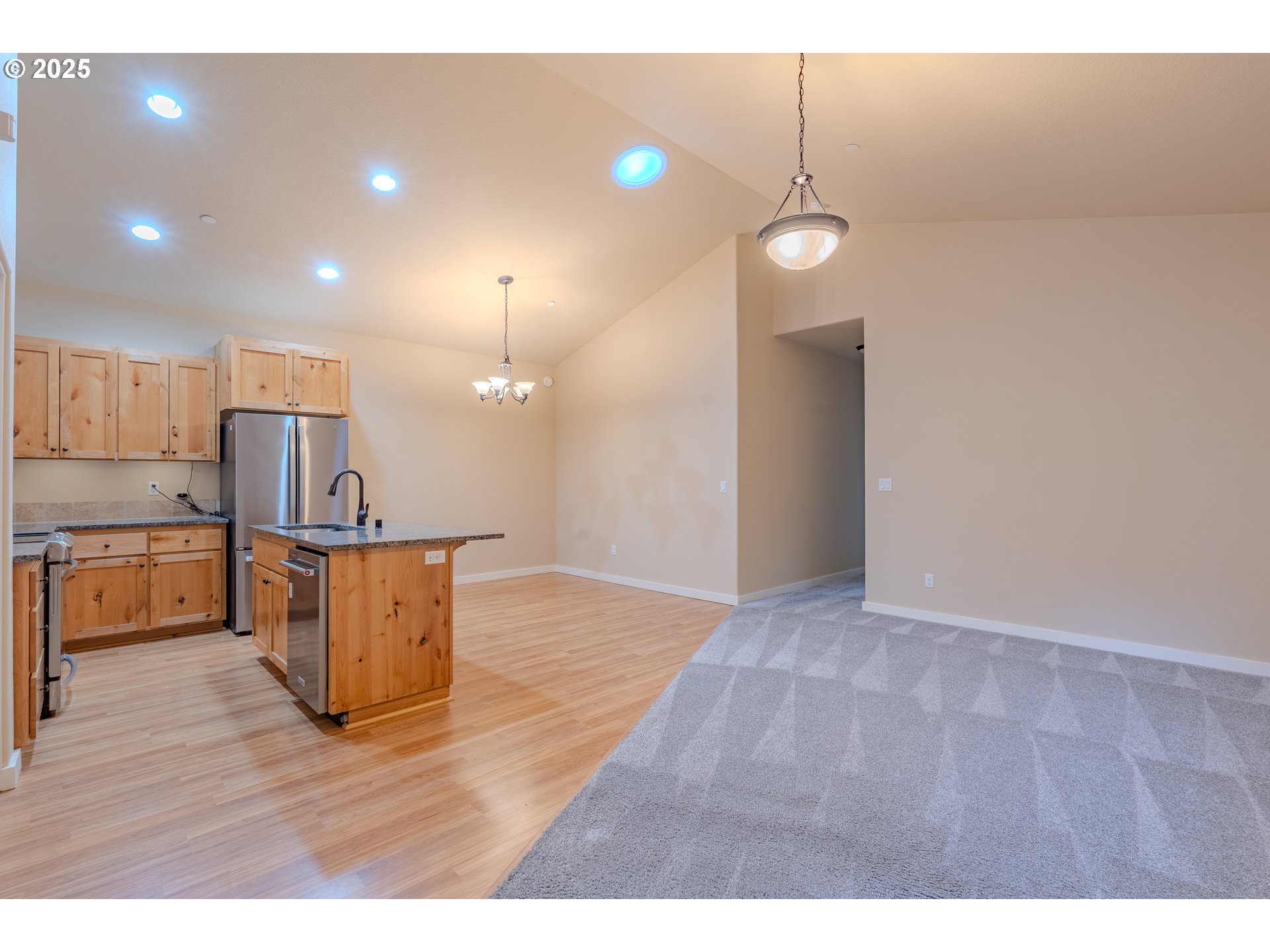 185 N 43RD PL