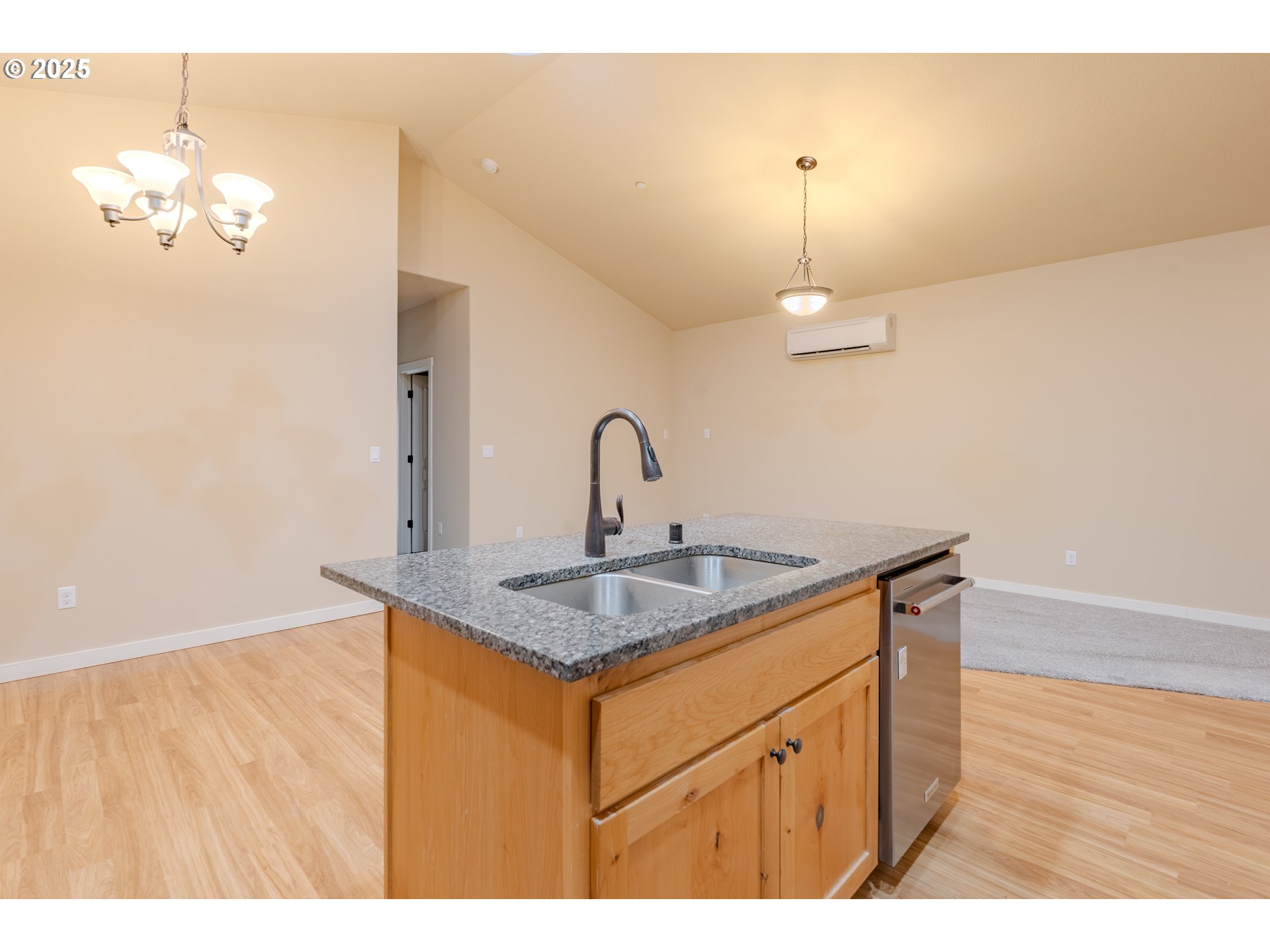 185 N 43RD PL