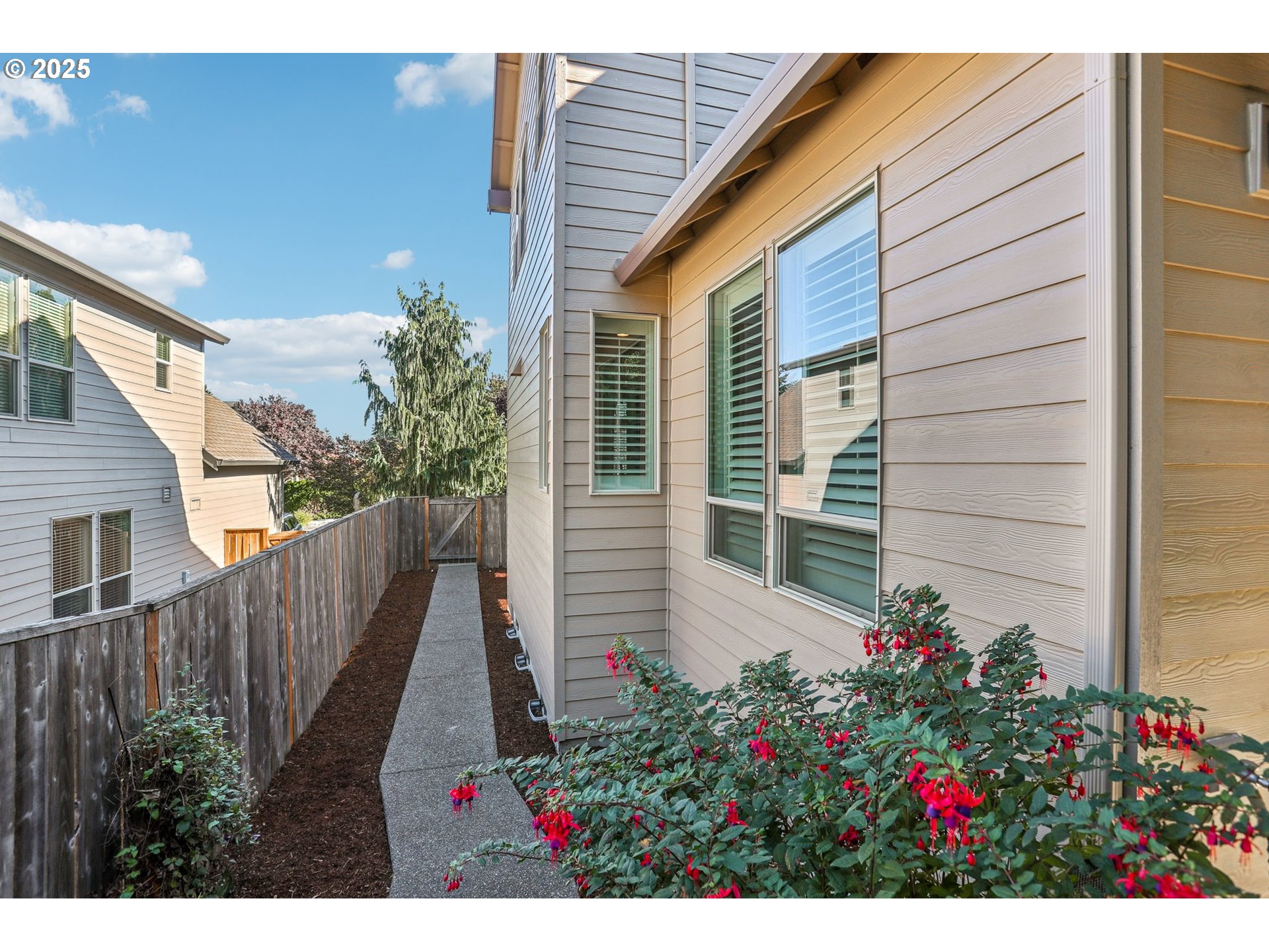 6139 NW KLICKITAT CT