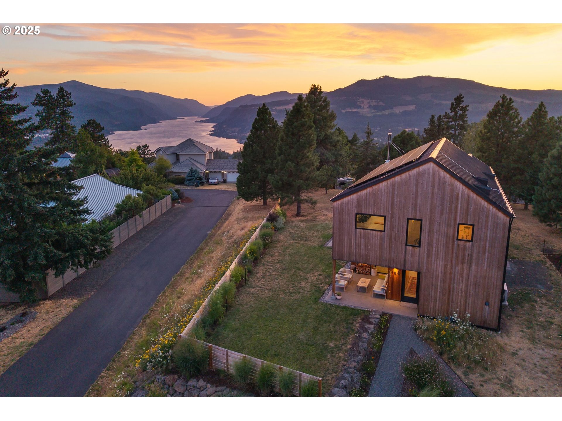 468 NW Strawberry Mountain RD