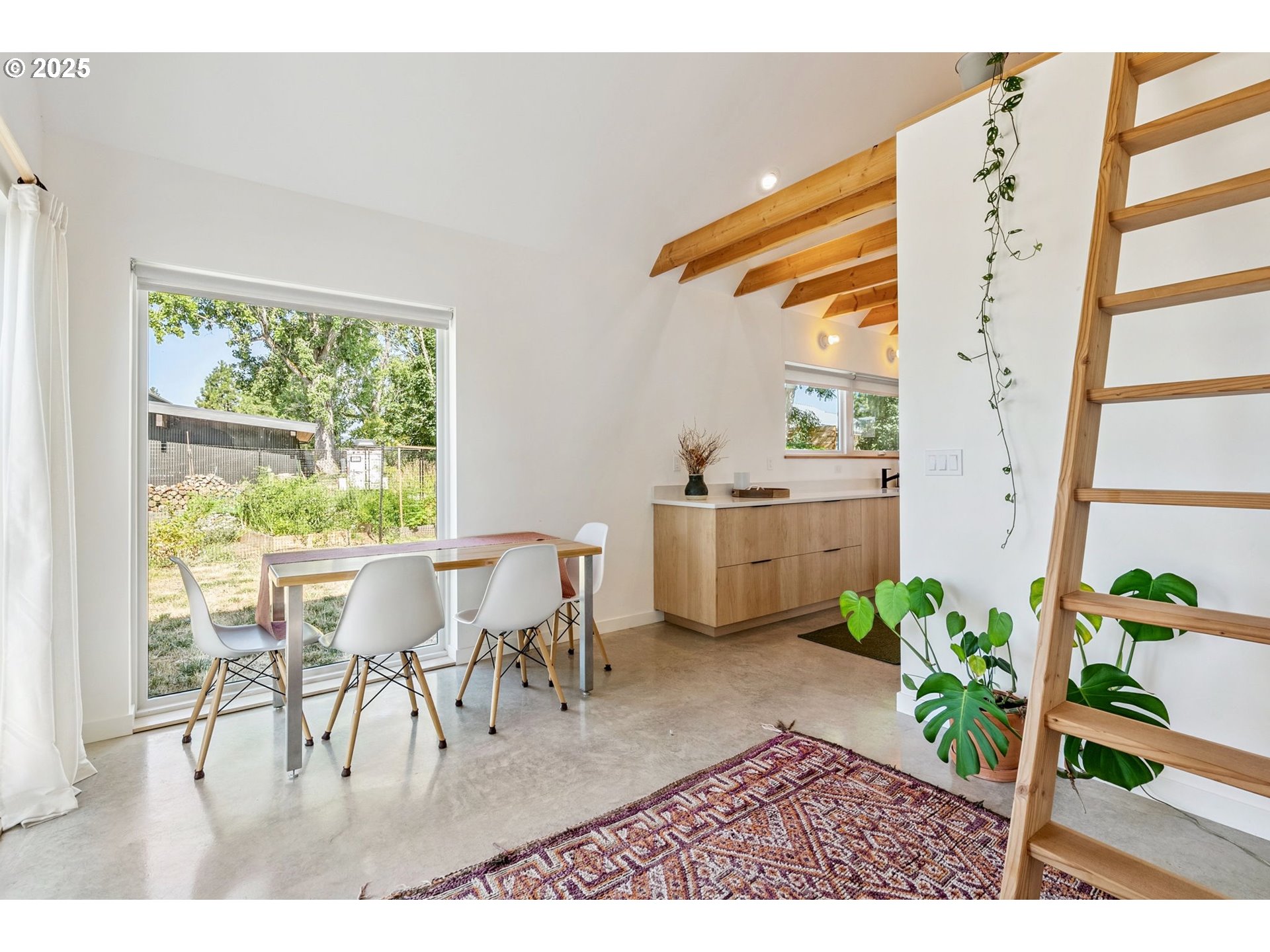 468 NW Strawberry Mountain RD