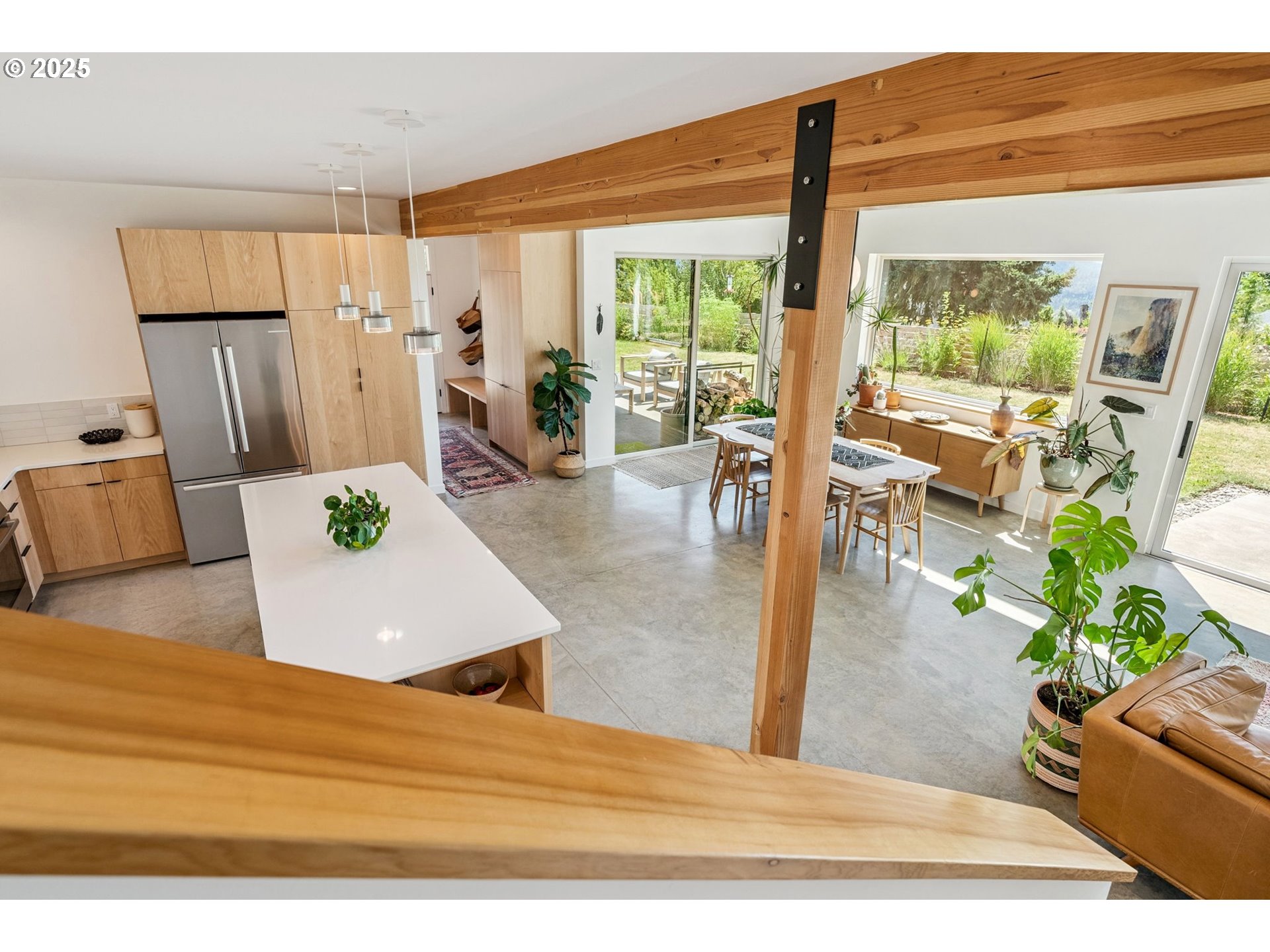 468 NW Strawberry Mountain RD