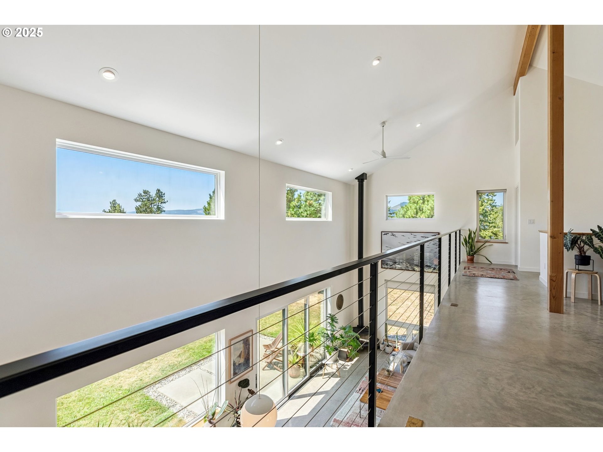 468 NW Strawberry Mountain RD