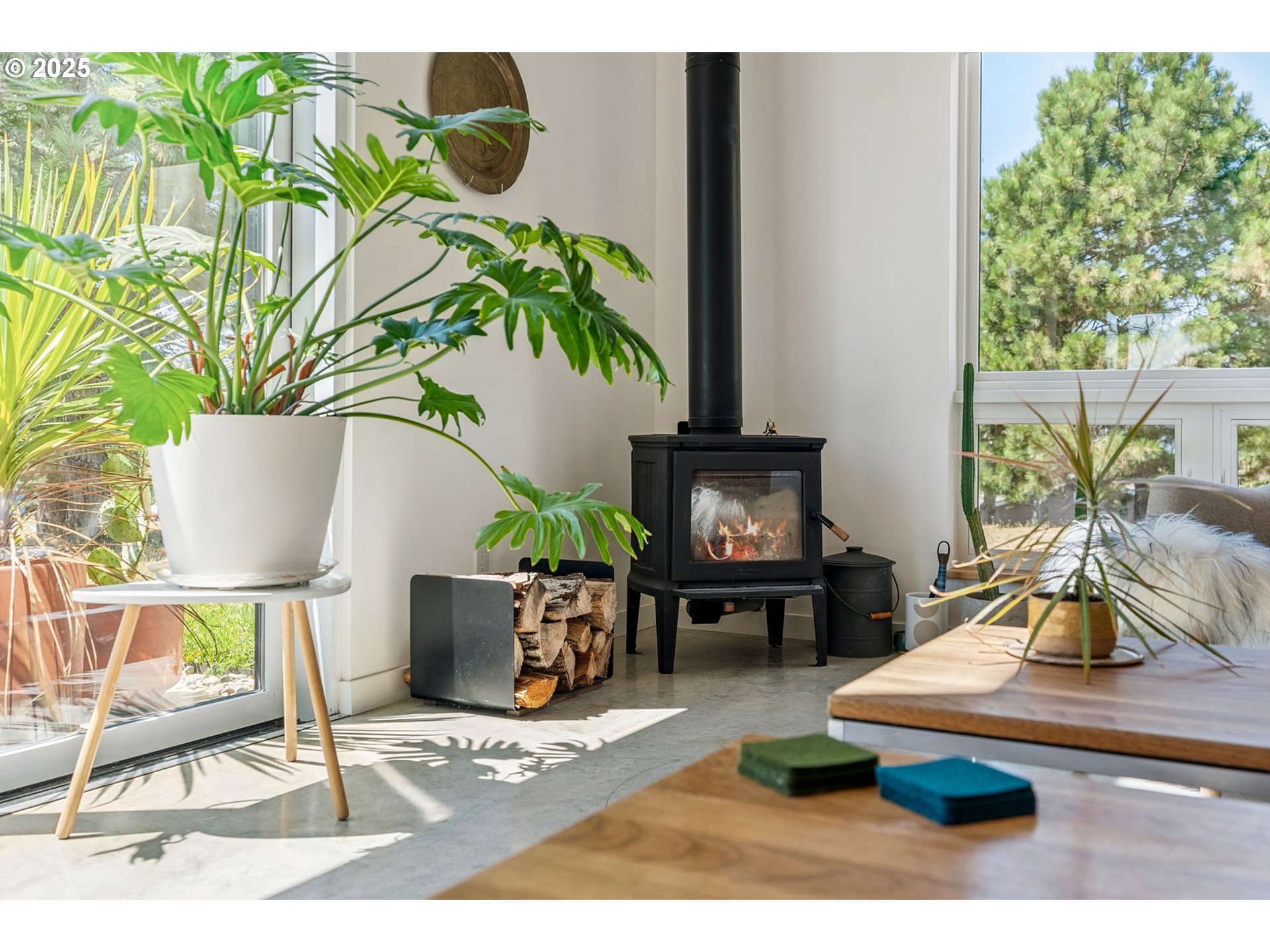 468 NW Strawberry Mountain RD