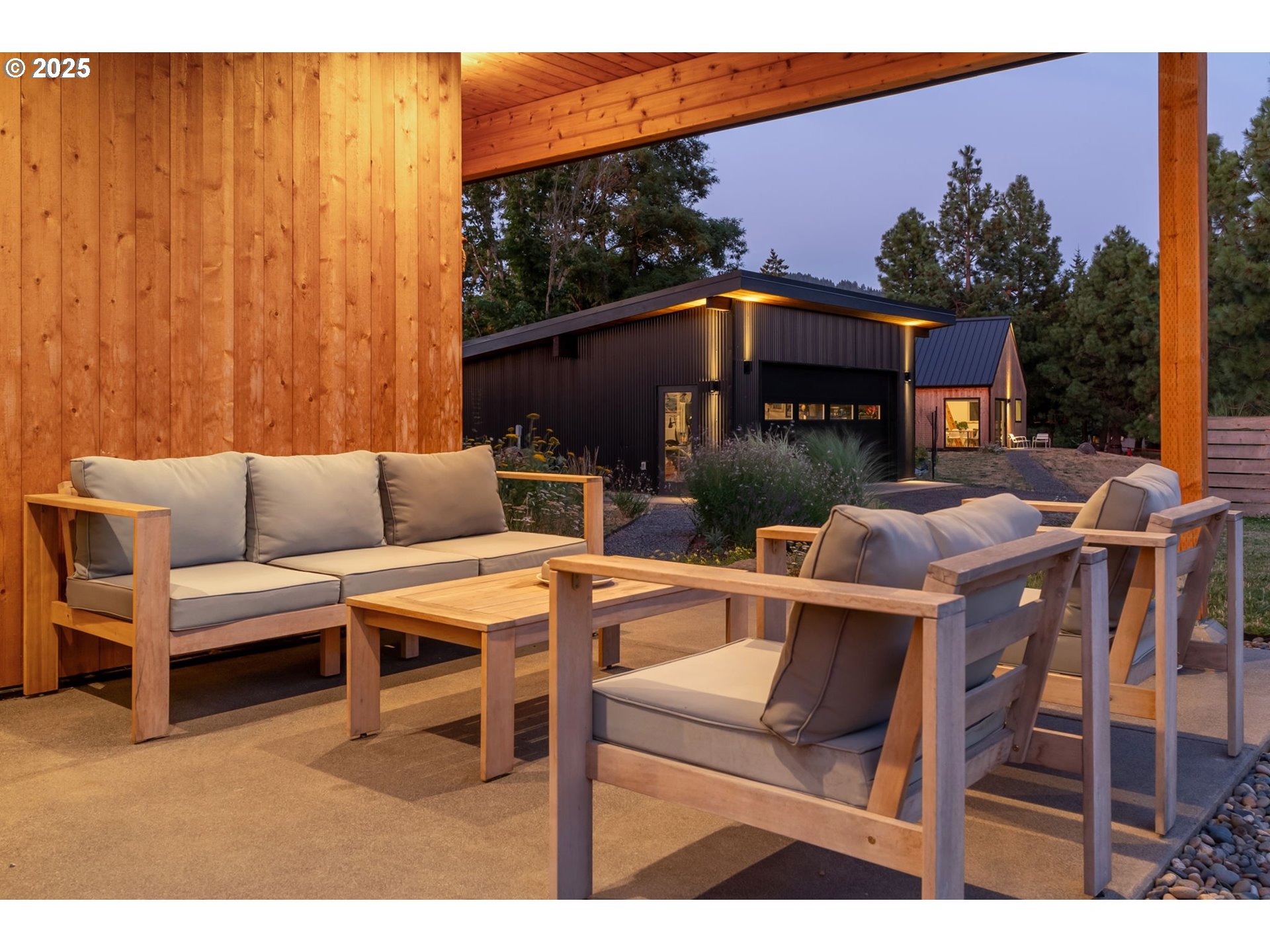 468 NW Strawberry Mountain RD