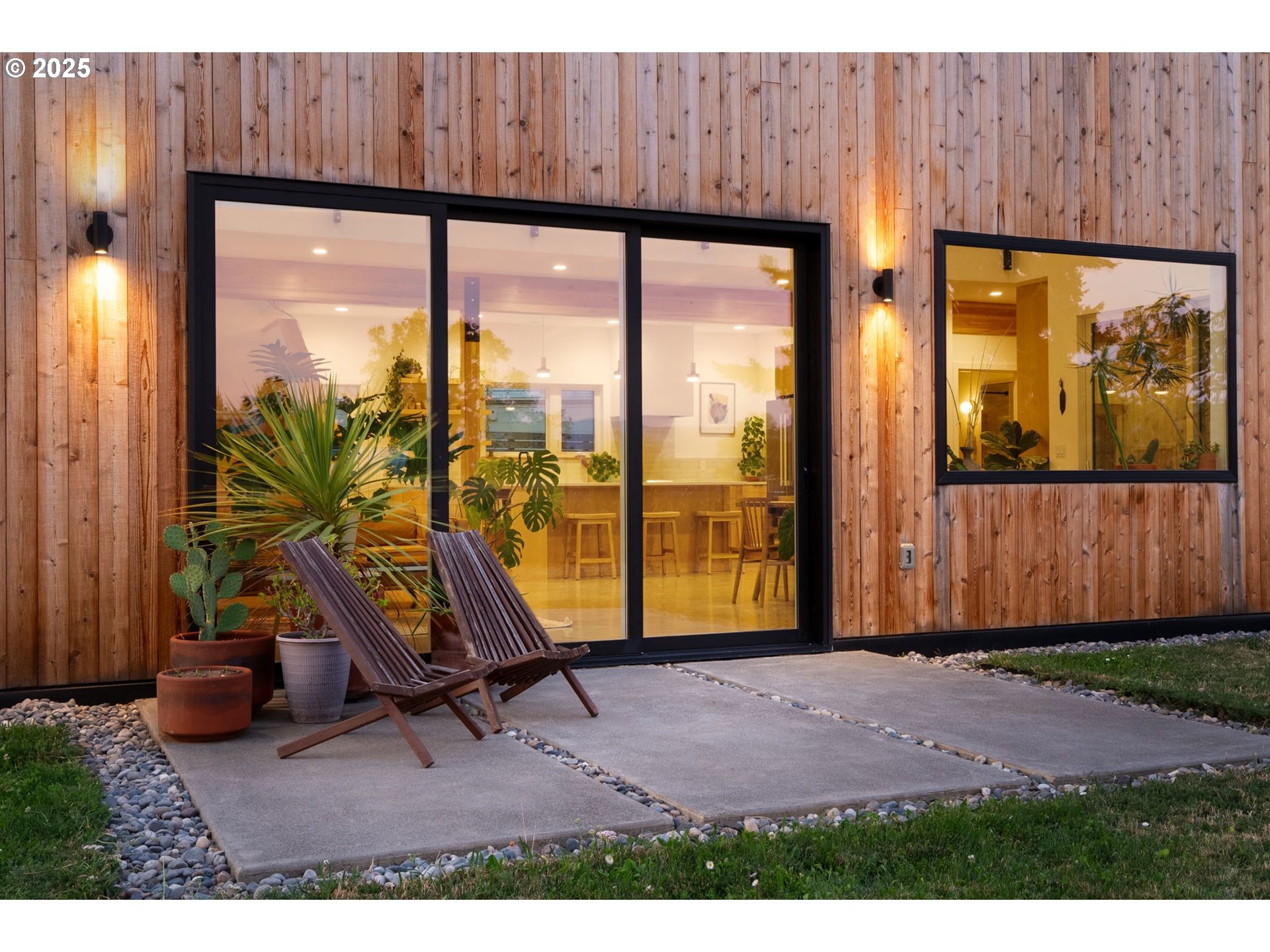 468 NW Strawberry Mountain RD