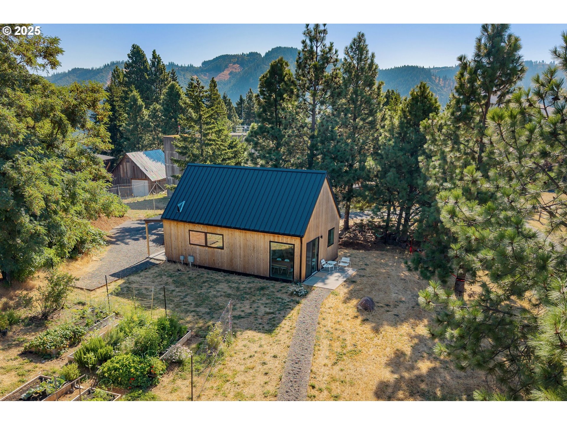 468 NW Strawberry Mountain RD