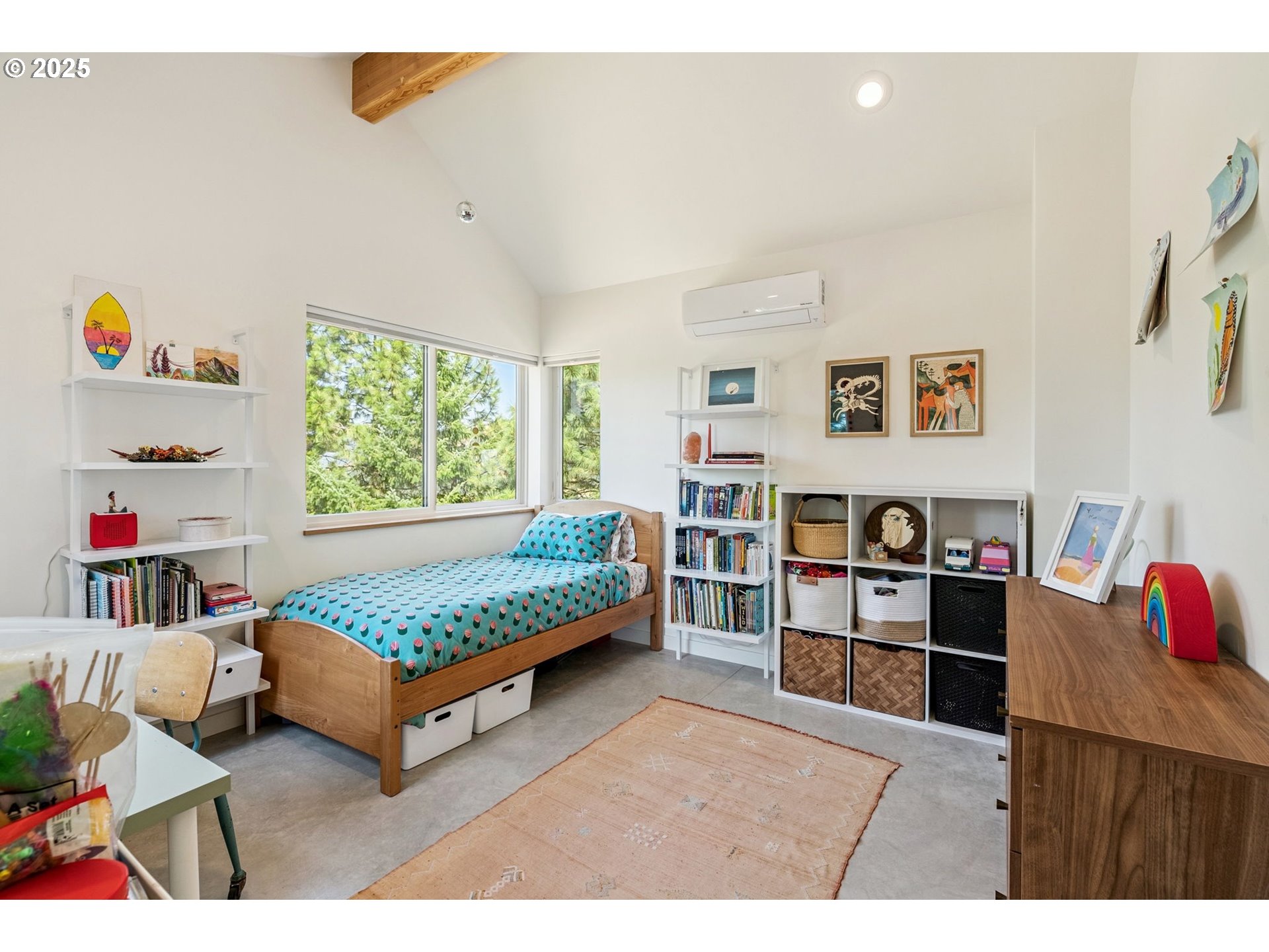 468 NW Strawberry Mountain RD