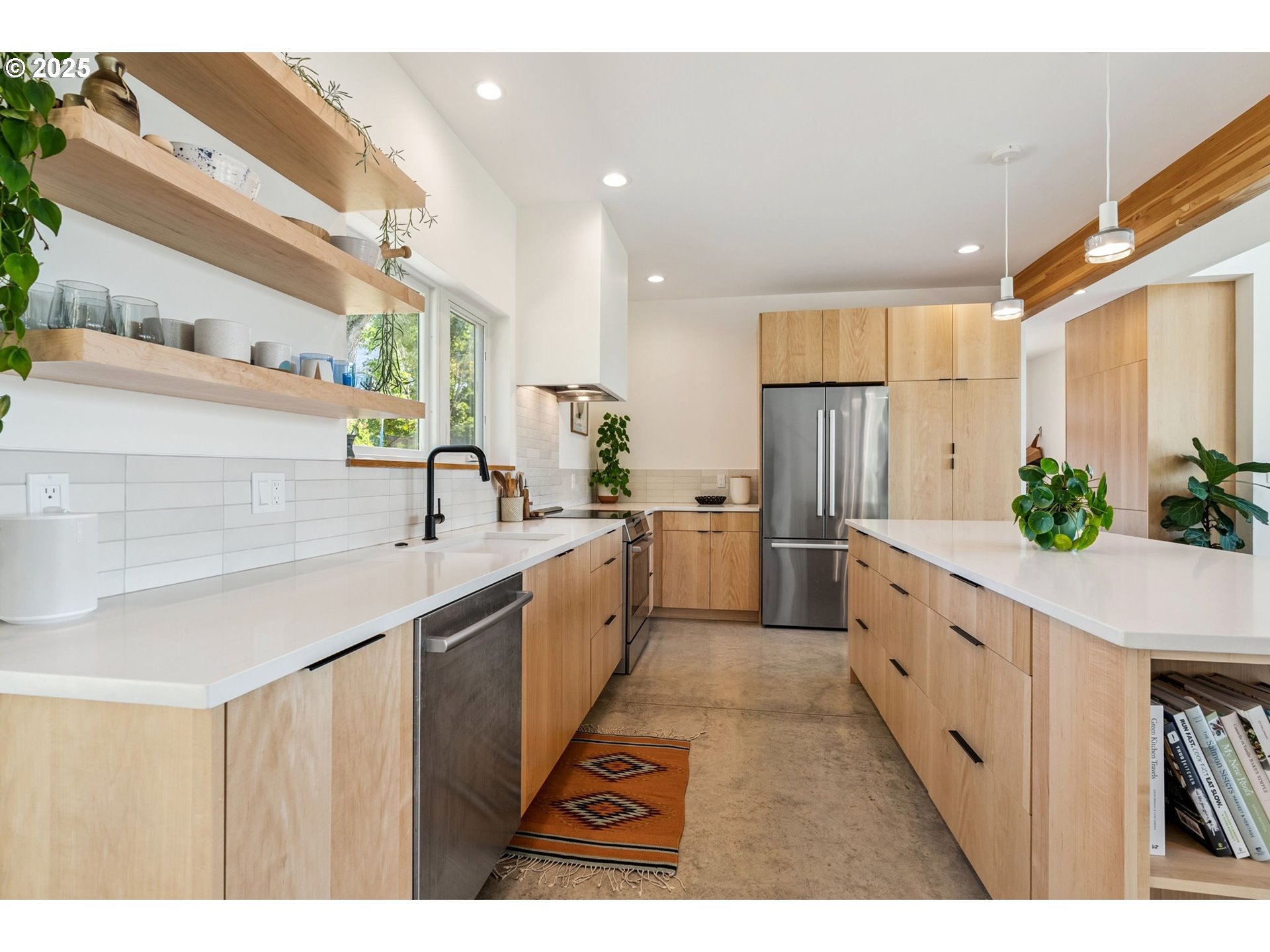 468 NW Strawberry Mountain RD