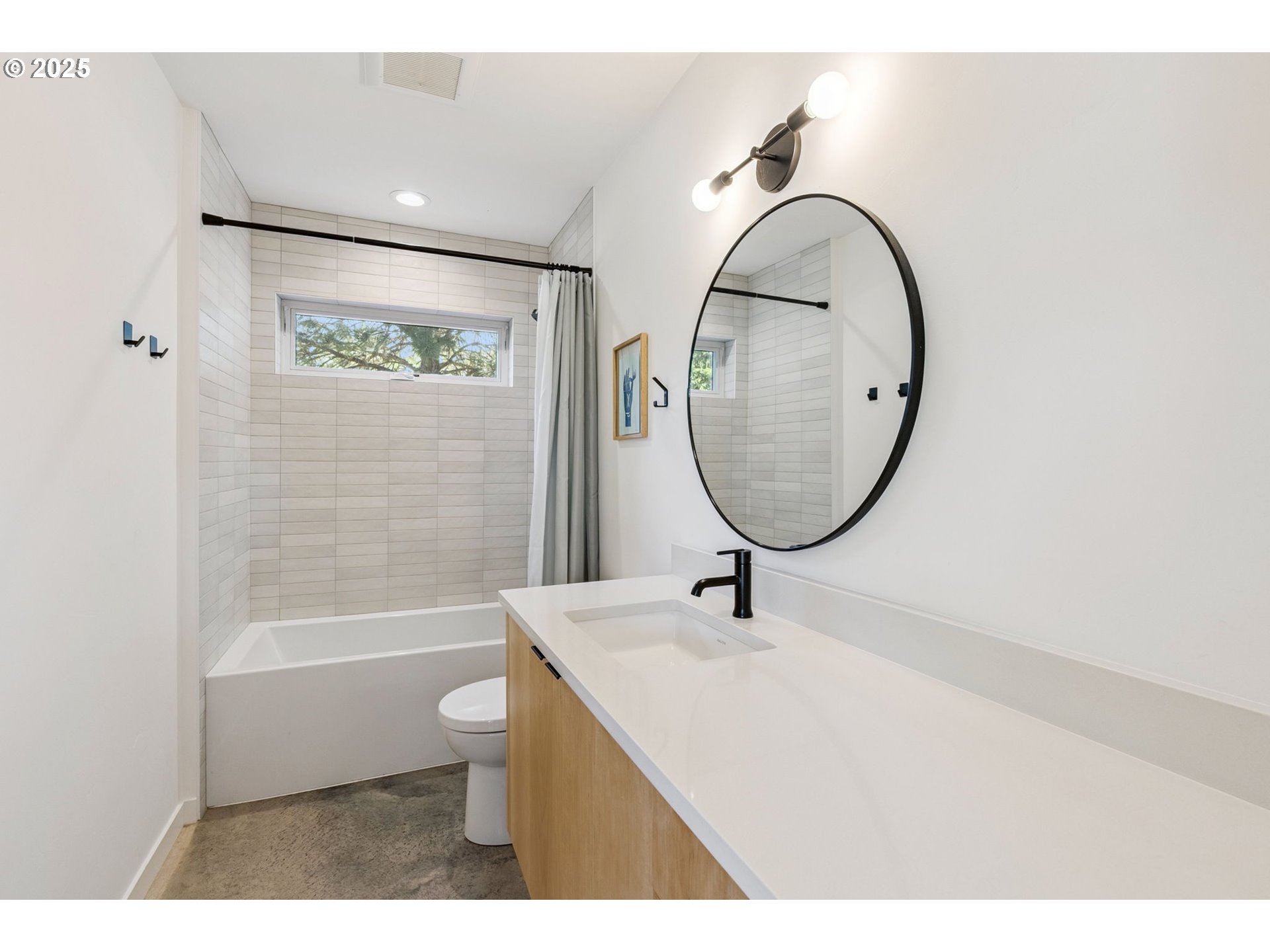 468 NW Strawberry Mountain RD