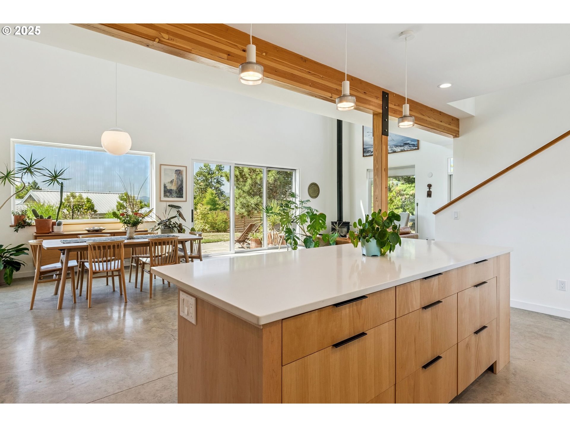 468 NW Strawberry Mountain RD