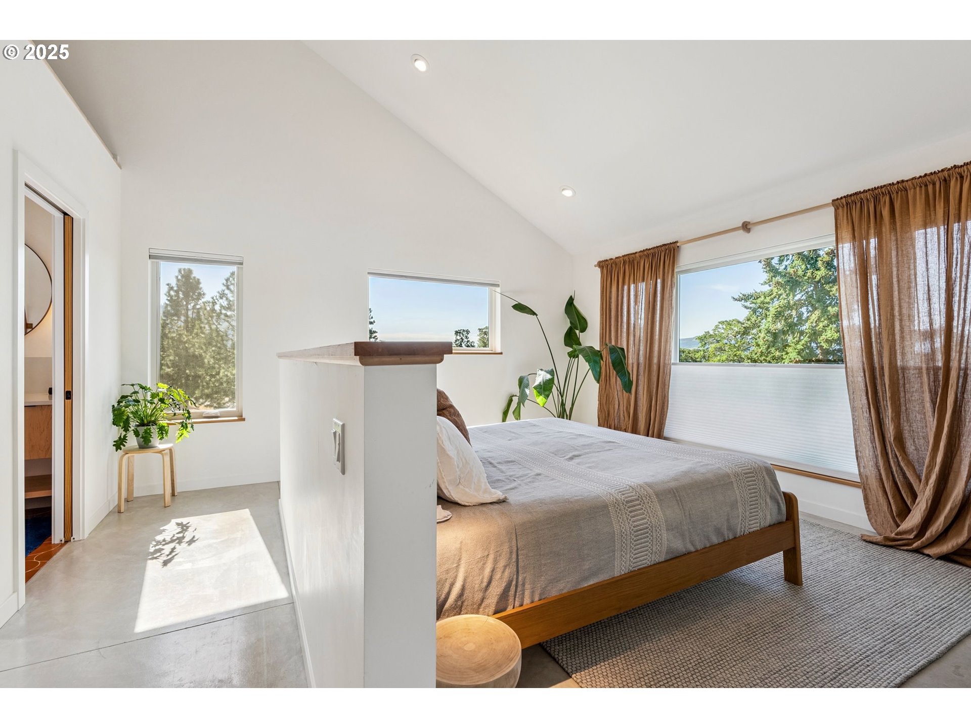 468 NW Strawberry Mountain RD