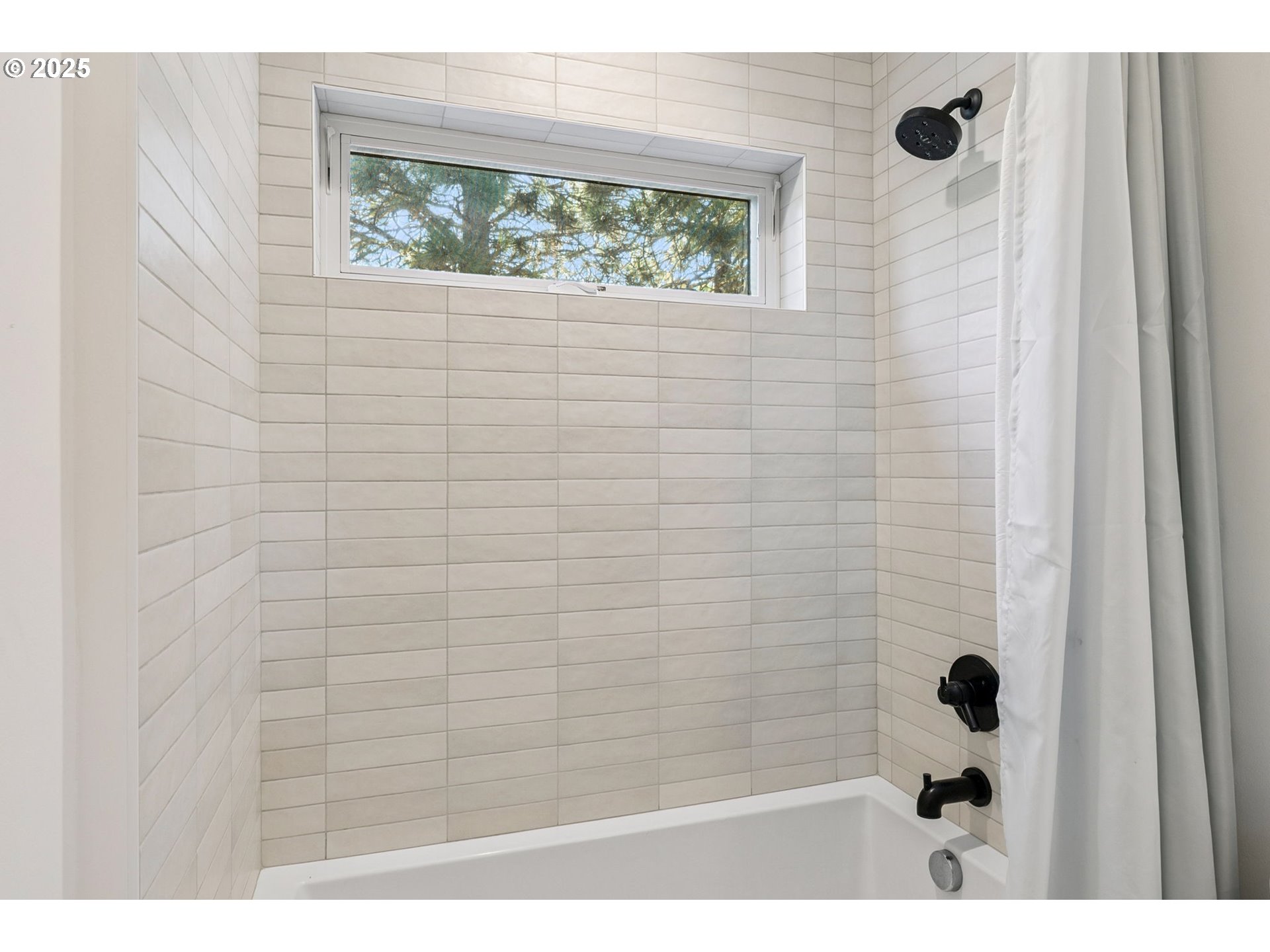 468 NW Strawberry Mountain RD