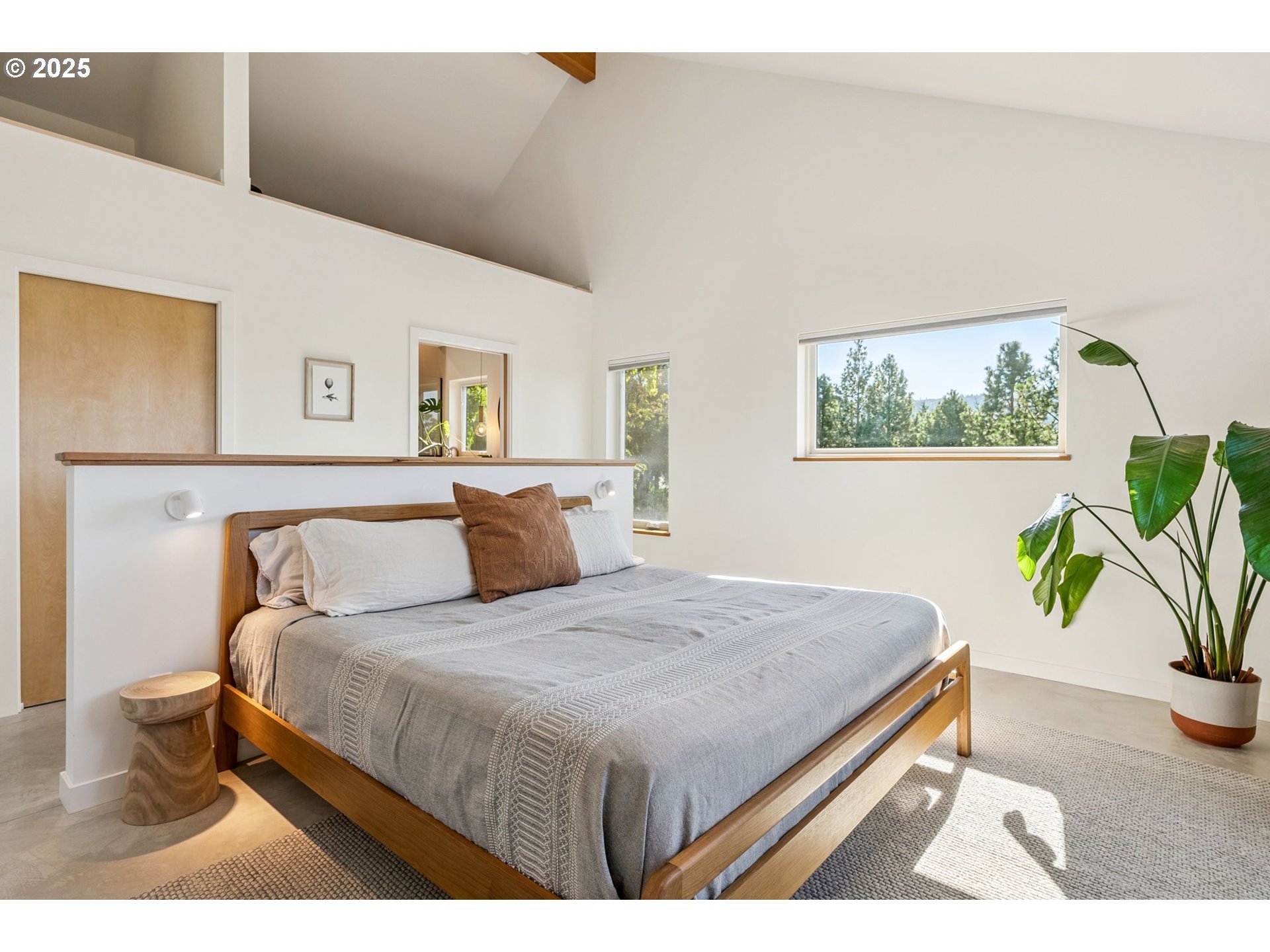 468 NW Strawberry Mountain RD