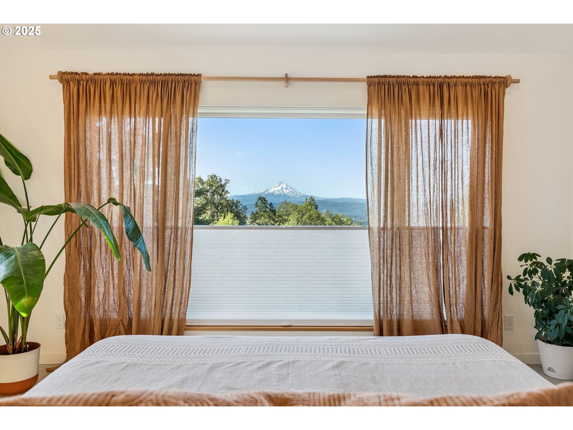 468 NW Strawberry Mountain RD