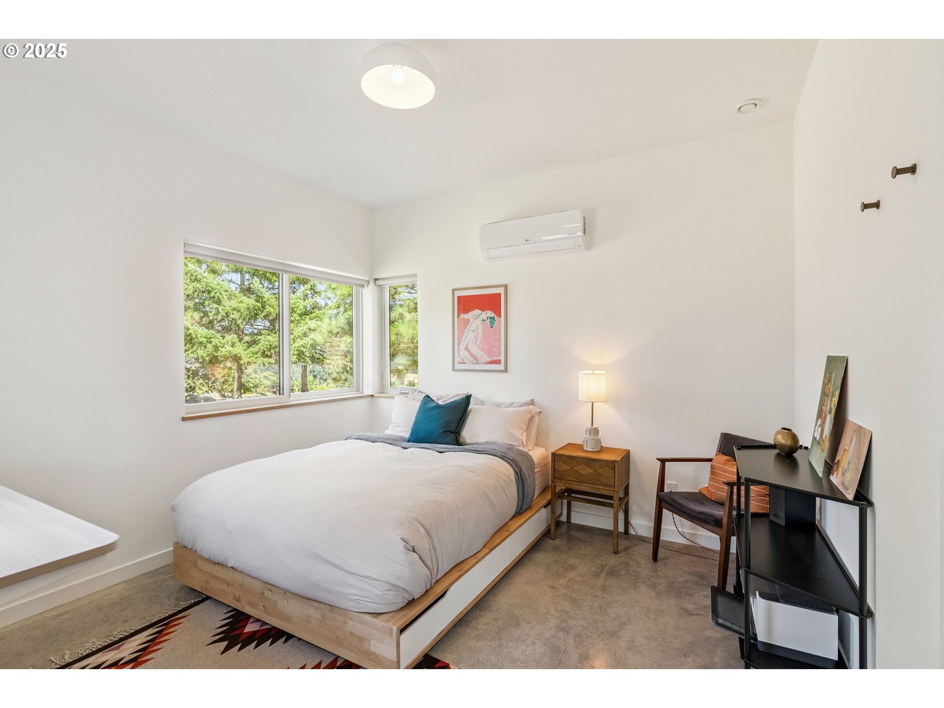 468 NW Strawberry Mountain RD