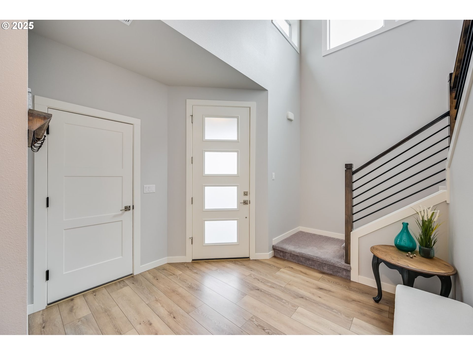 2511 S WHITE SALMON DR