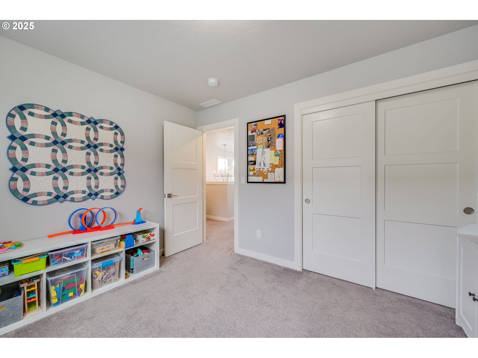 2511 S WHITE SALMON DR