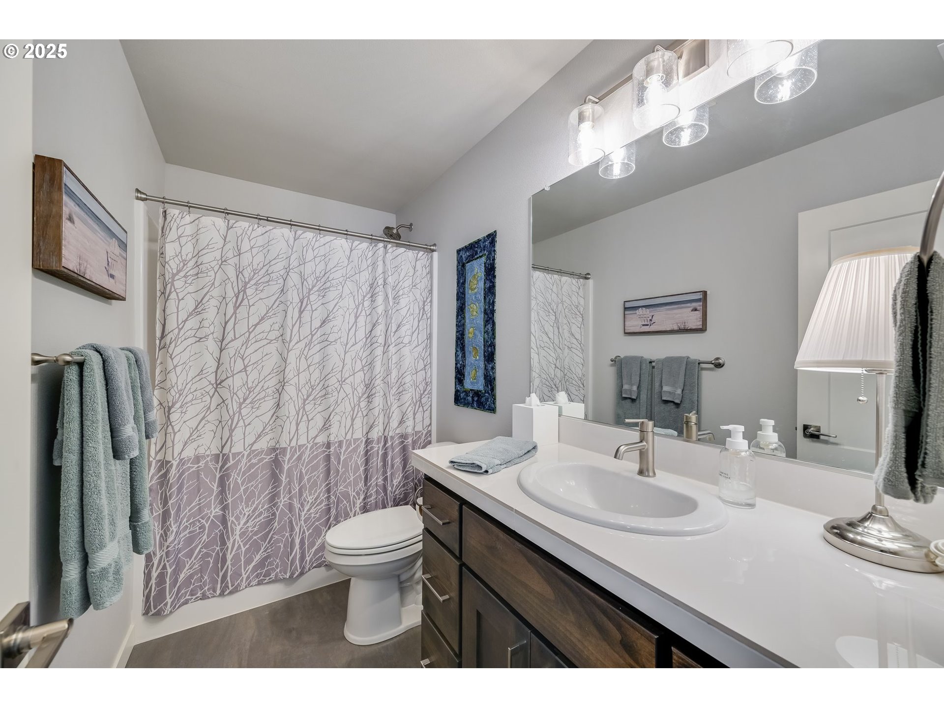 2511 S WHITE SALMON DR