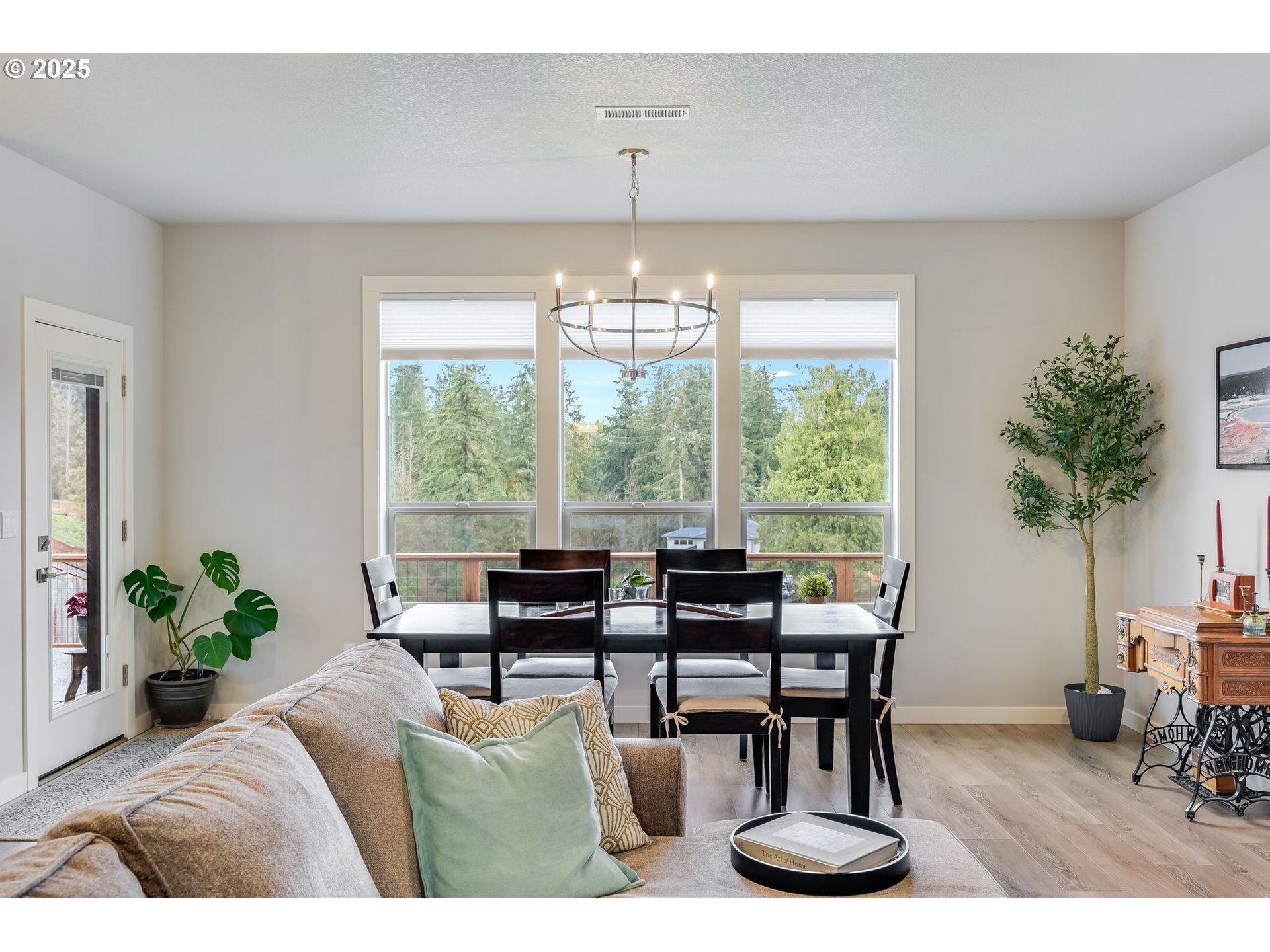 2511 S WHITE SALMON DR