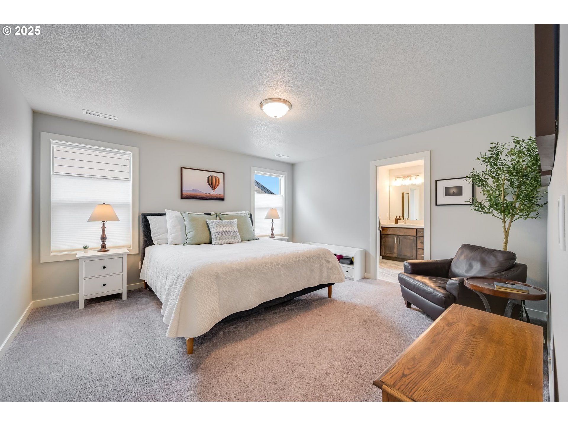 2511 S WHITE SALMON DR