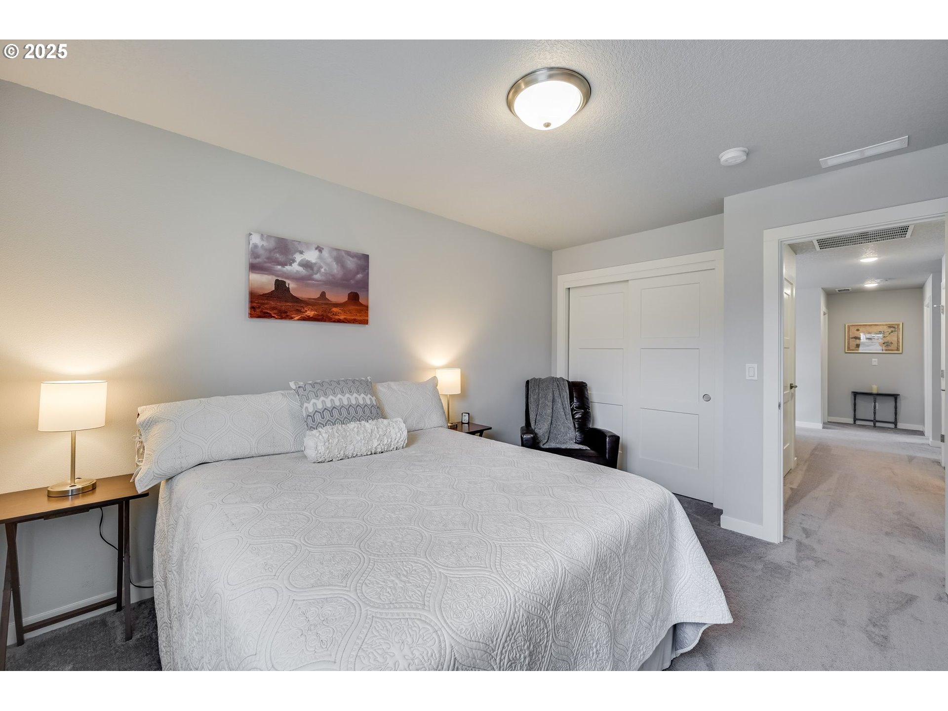 2511 S WHITE SALMON DR