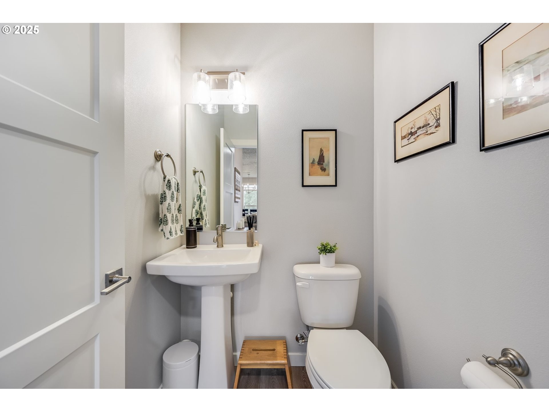 2511 S WHITE SALMON DR