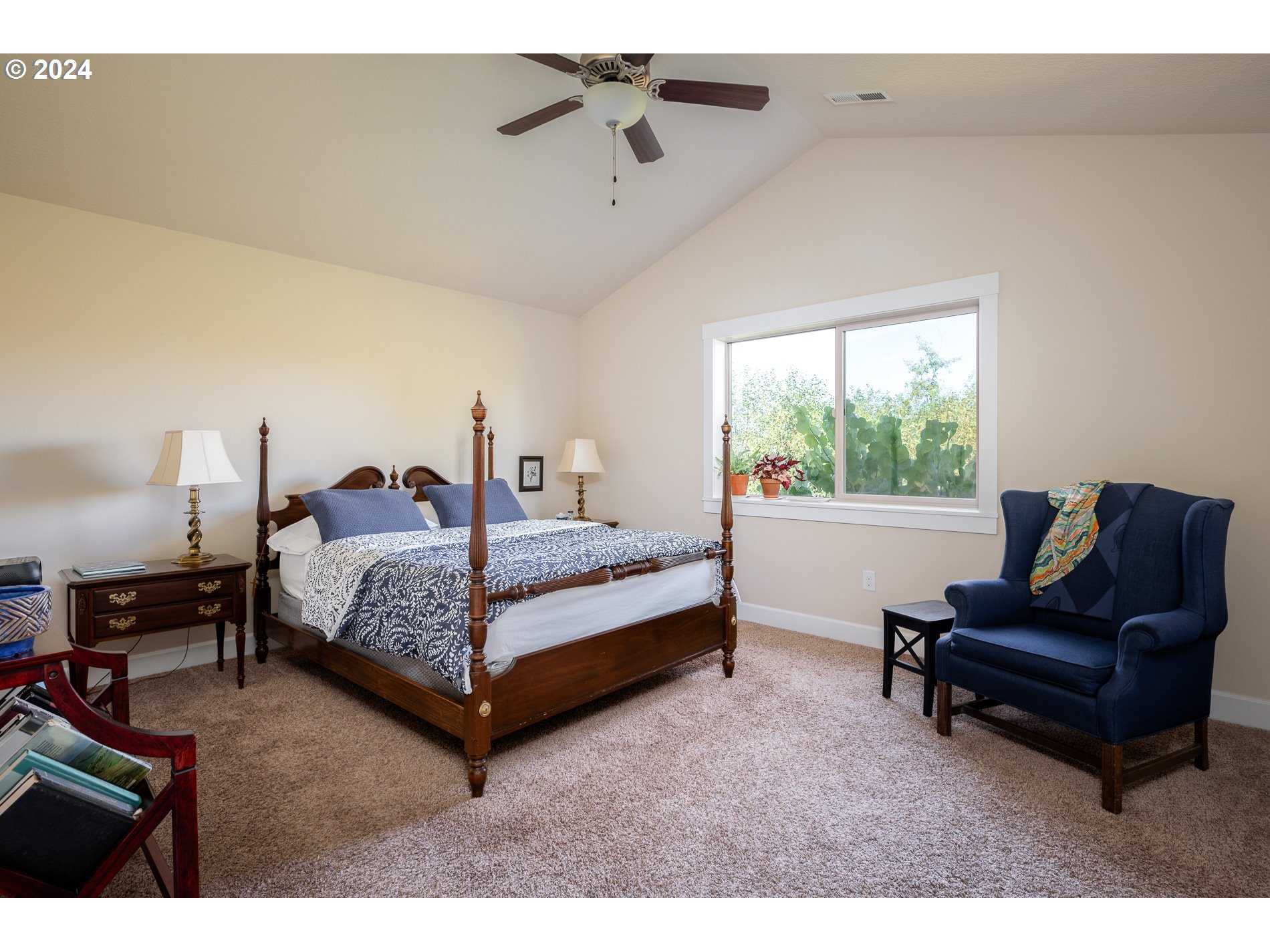 512 N HORNS CORNER DR