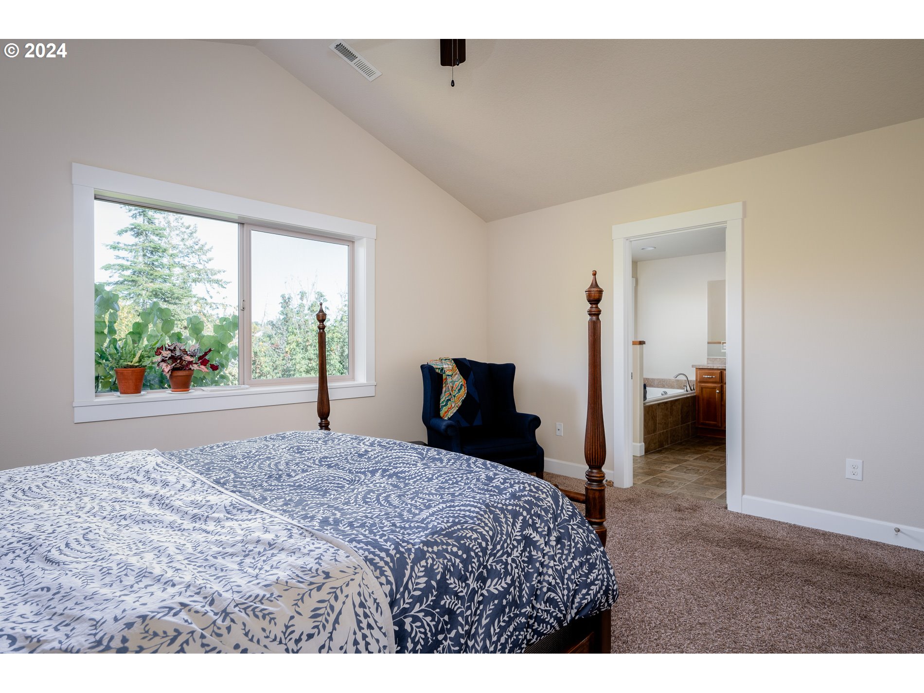 512 N HORNS CORNER DR