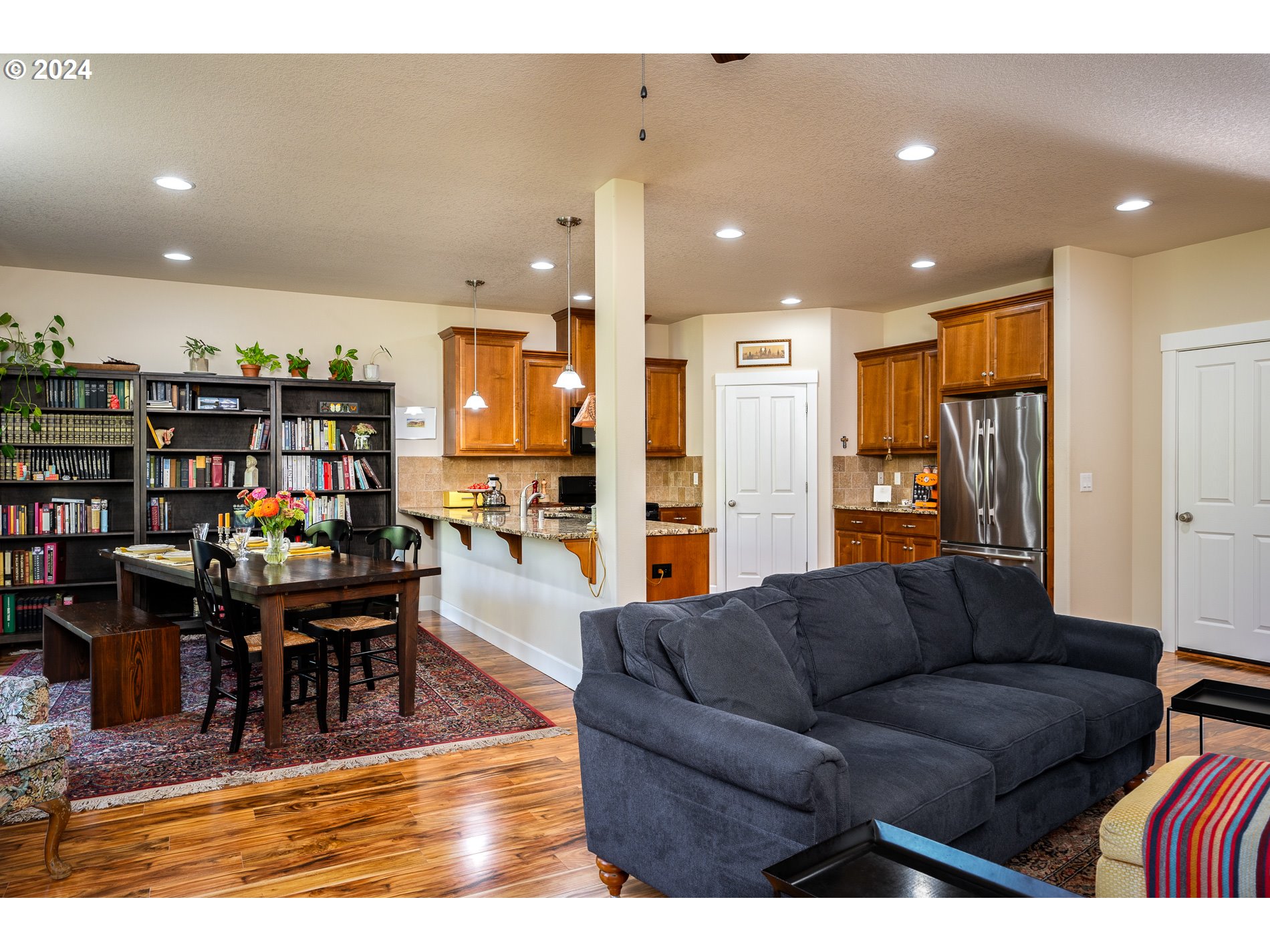 512 N HORNS CORNER DR