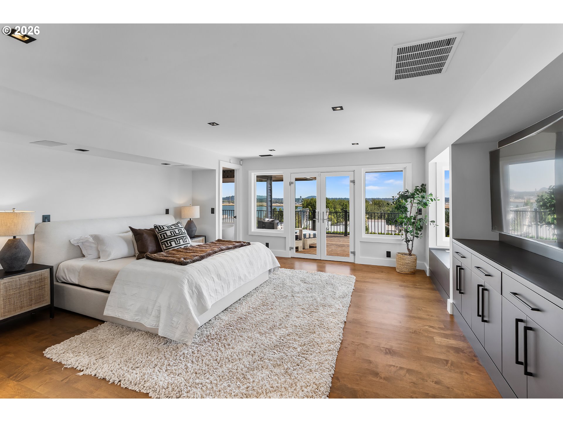 8015 SE EVERGREEN HWY