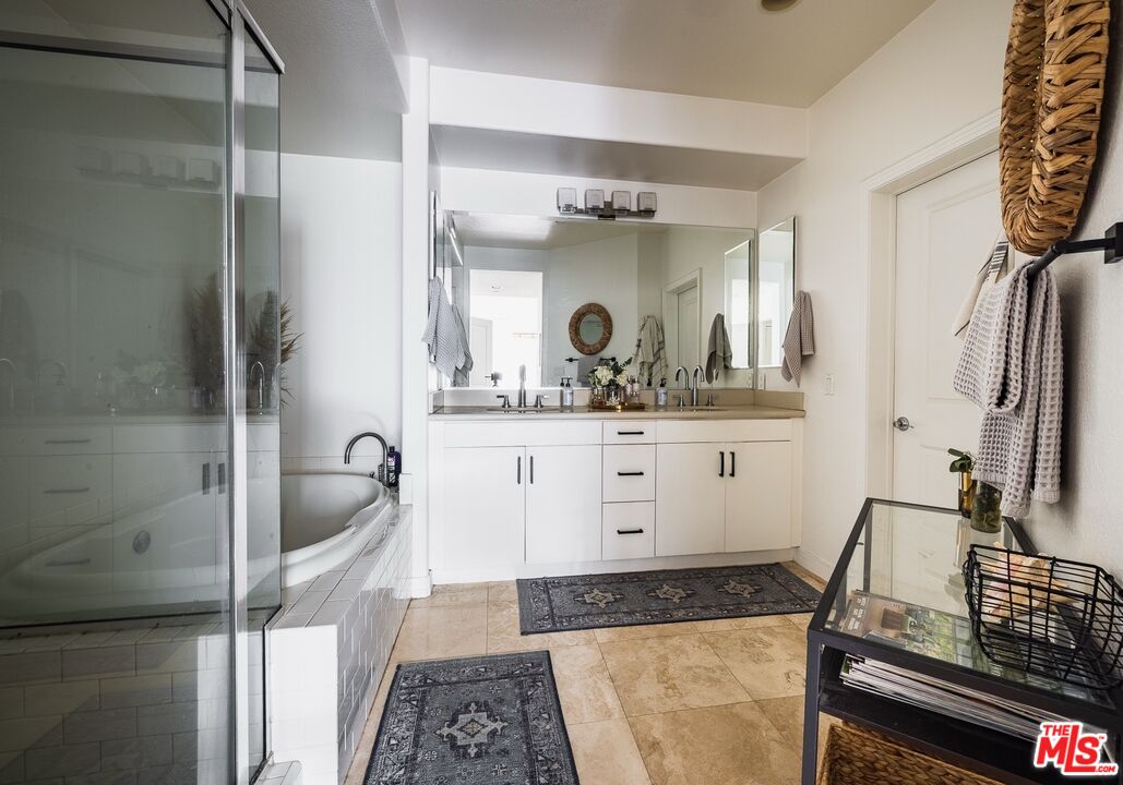 7100 Playa Vista Dr Unit: 202