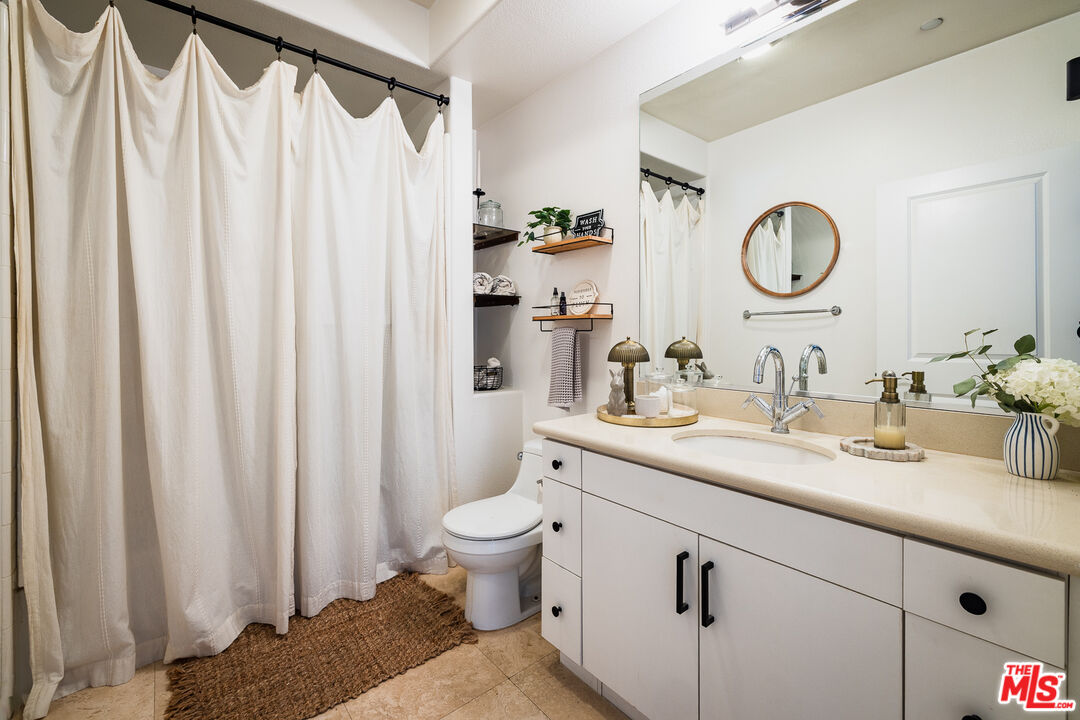 7100 Playa Vista Dr Unit: 202