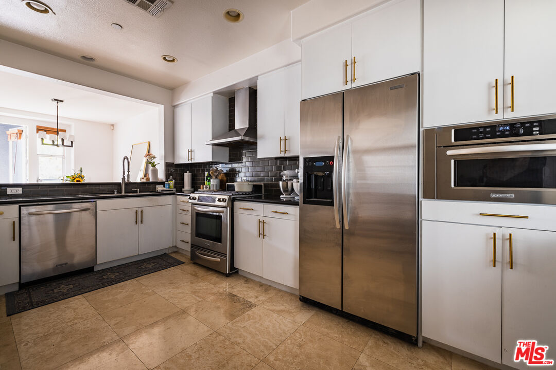 7100 Playa Vista Dr Unit: 202
