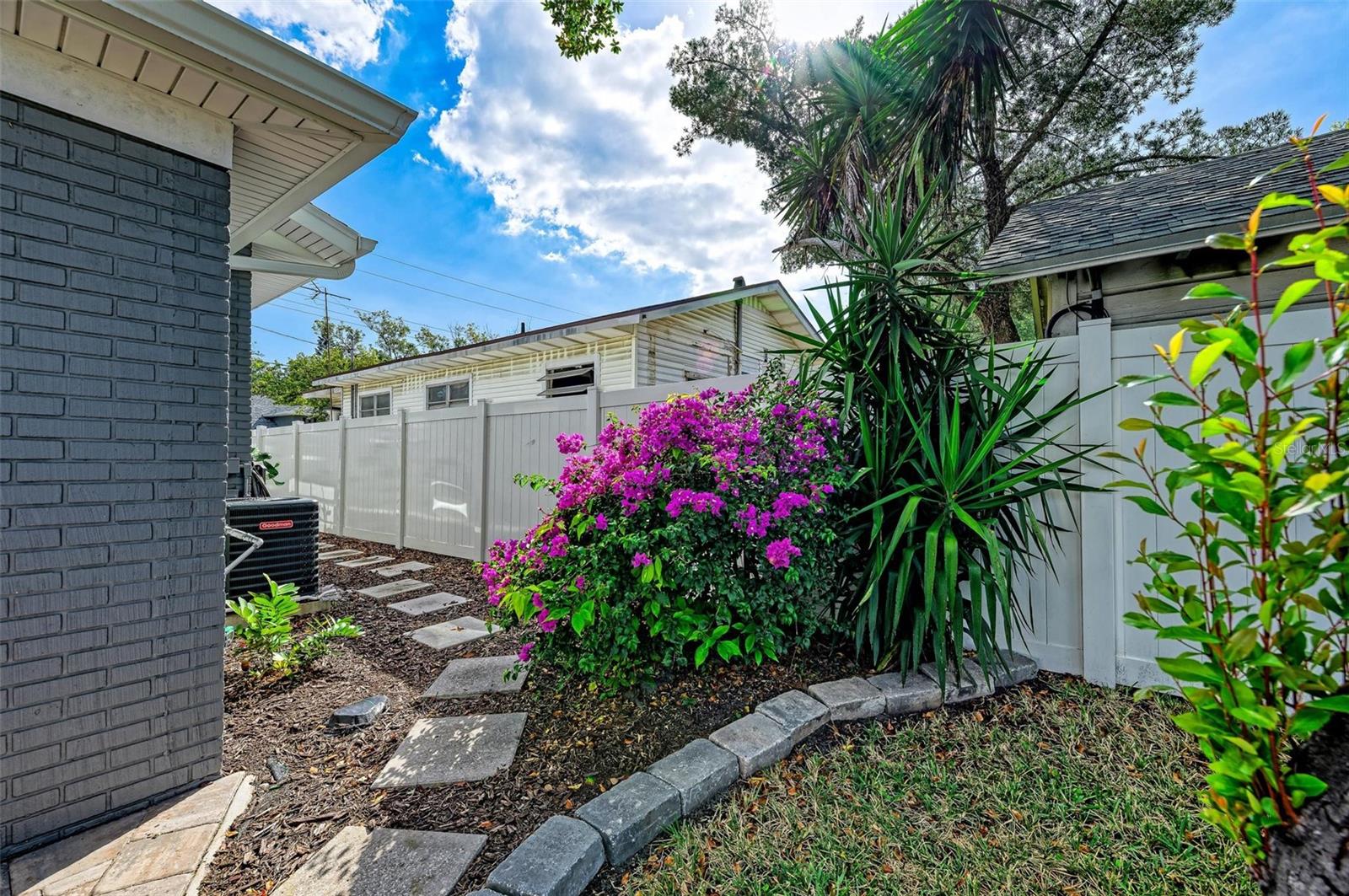 2305 W CORDELIA ST