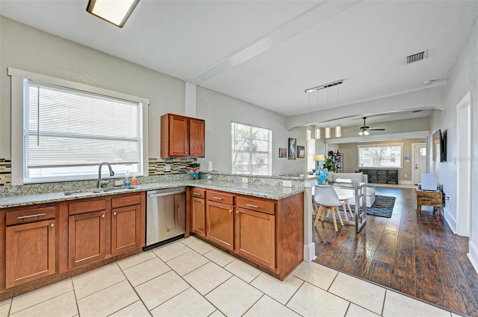 2305 W CORDELIA ST