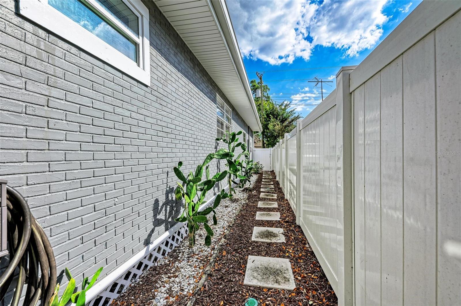 2305 W CORDELIA ST