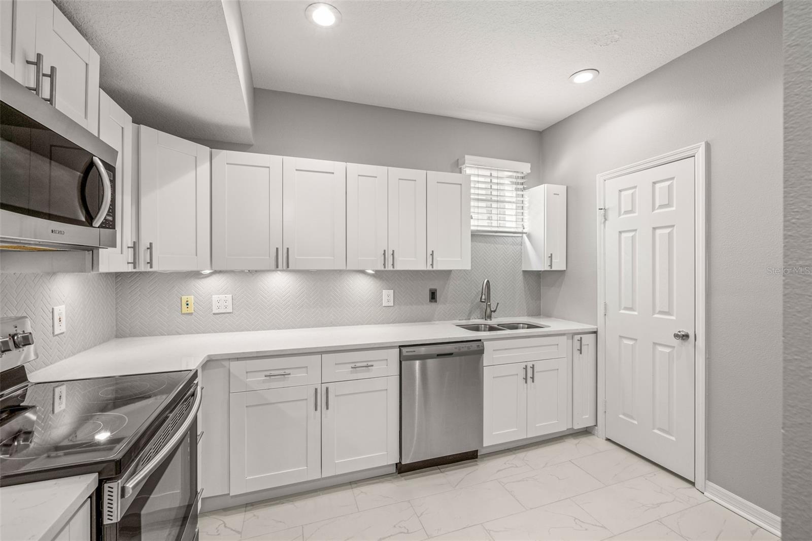 501 KNIGHTS RUN AVE #5102