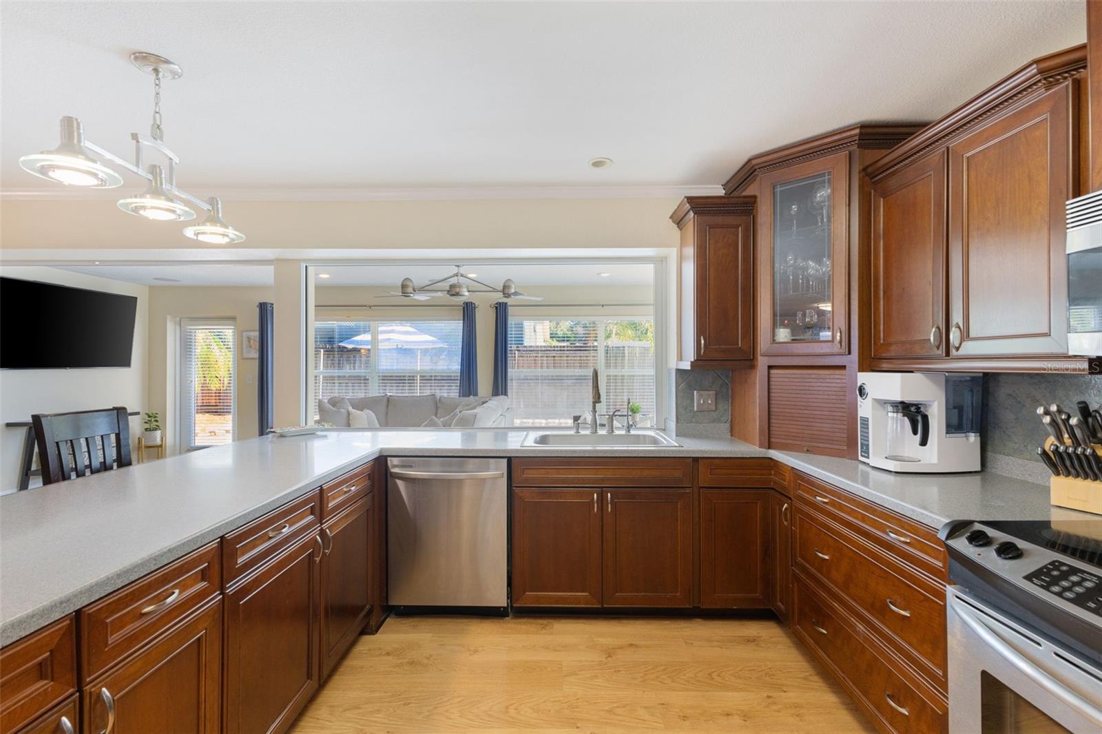 218 N BAY HILLS BLVD