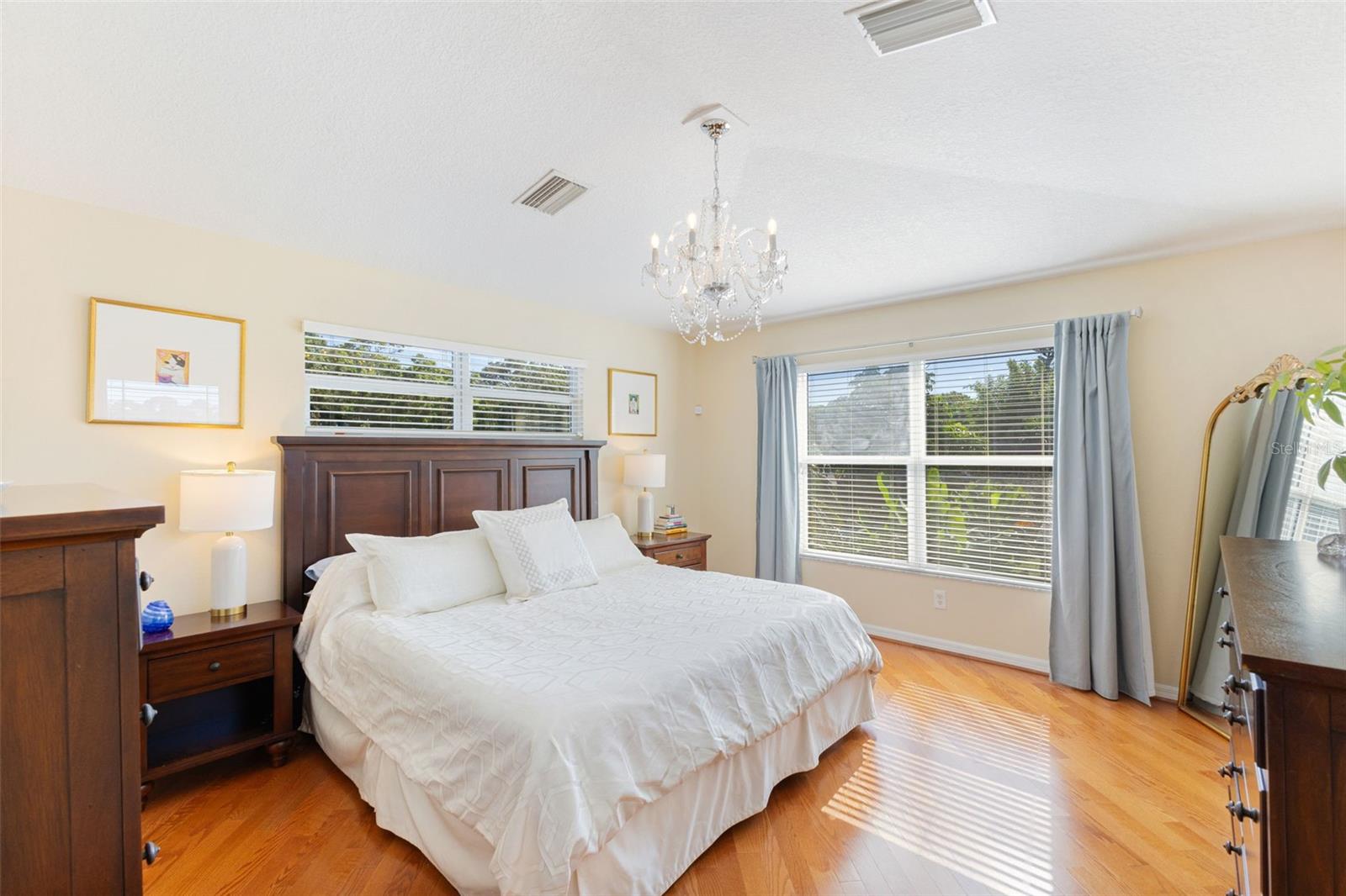 218 N BAY HILLS BLVD