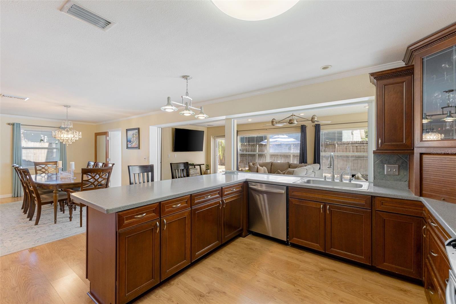 218 N BAY HILLS BLVD