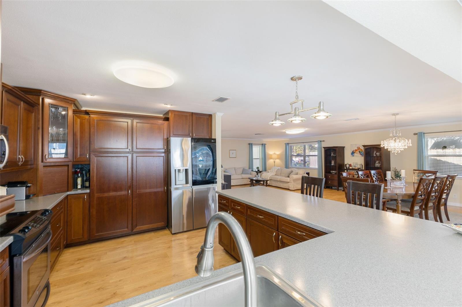 218 N BAY HILLS BLVD