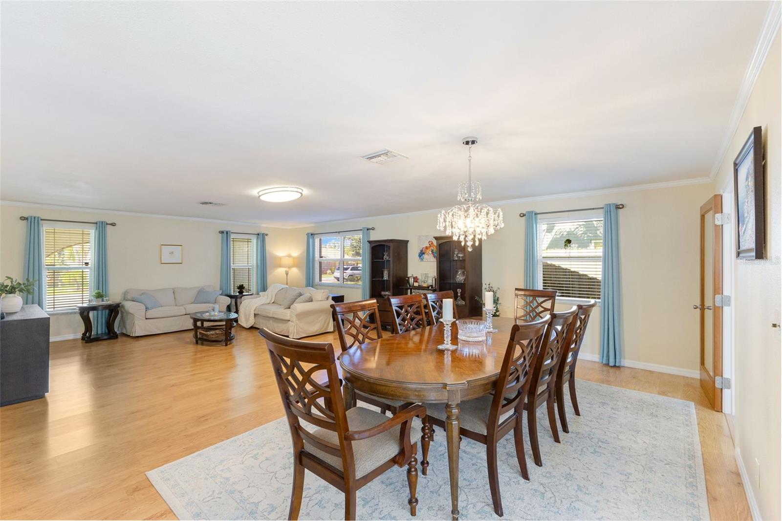 218 N BAY HILLS BLVD