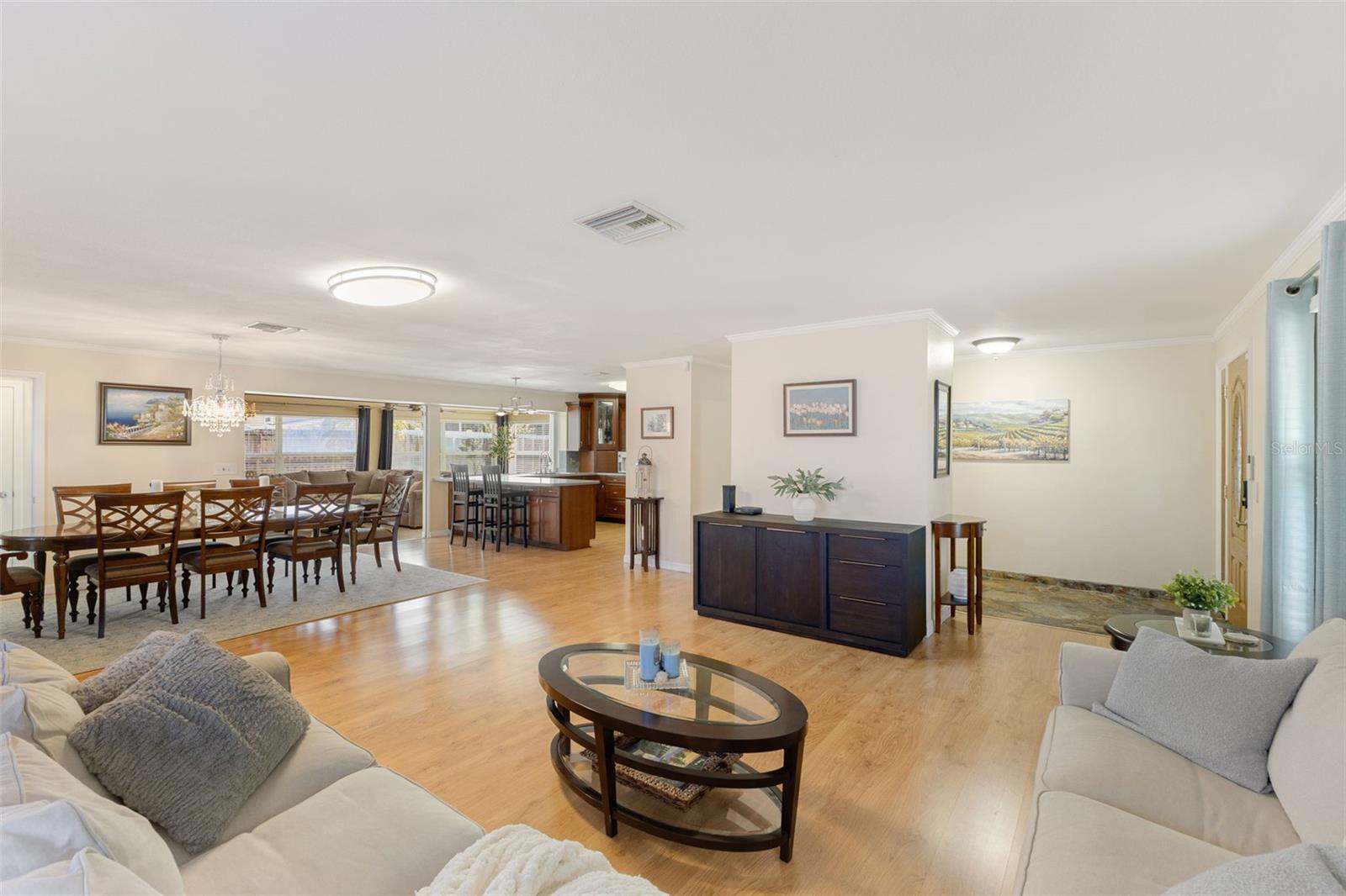 218 N BAY HILLS BLVD