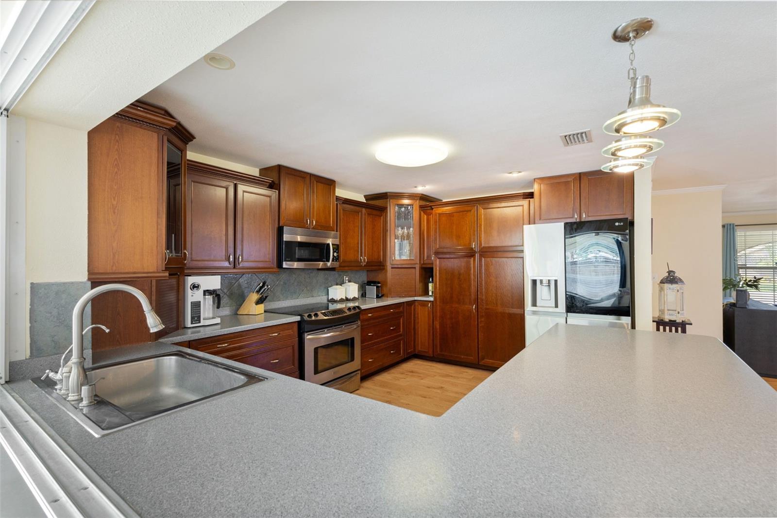 218 N BAY HILLS BLVD