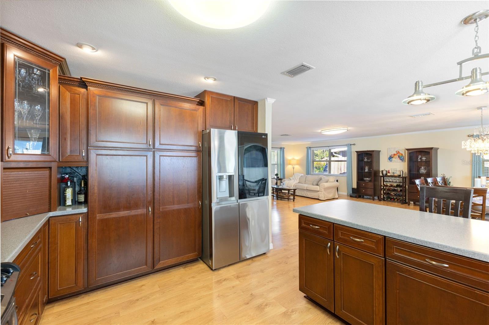 218 N BAY HILLS BLVD