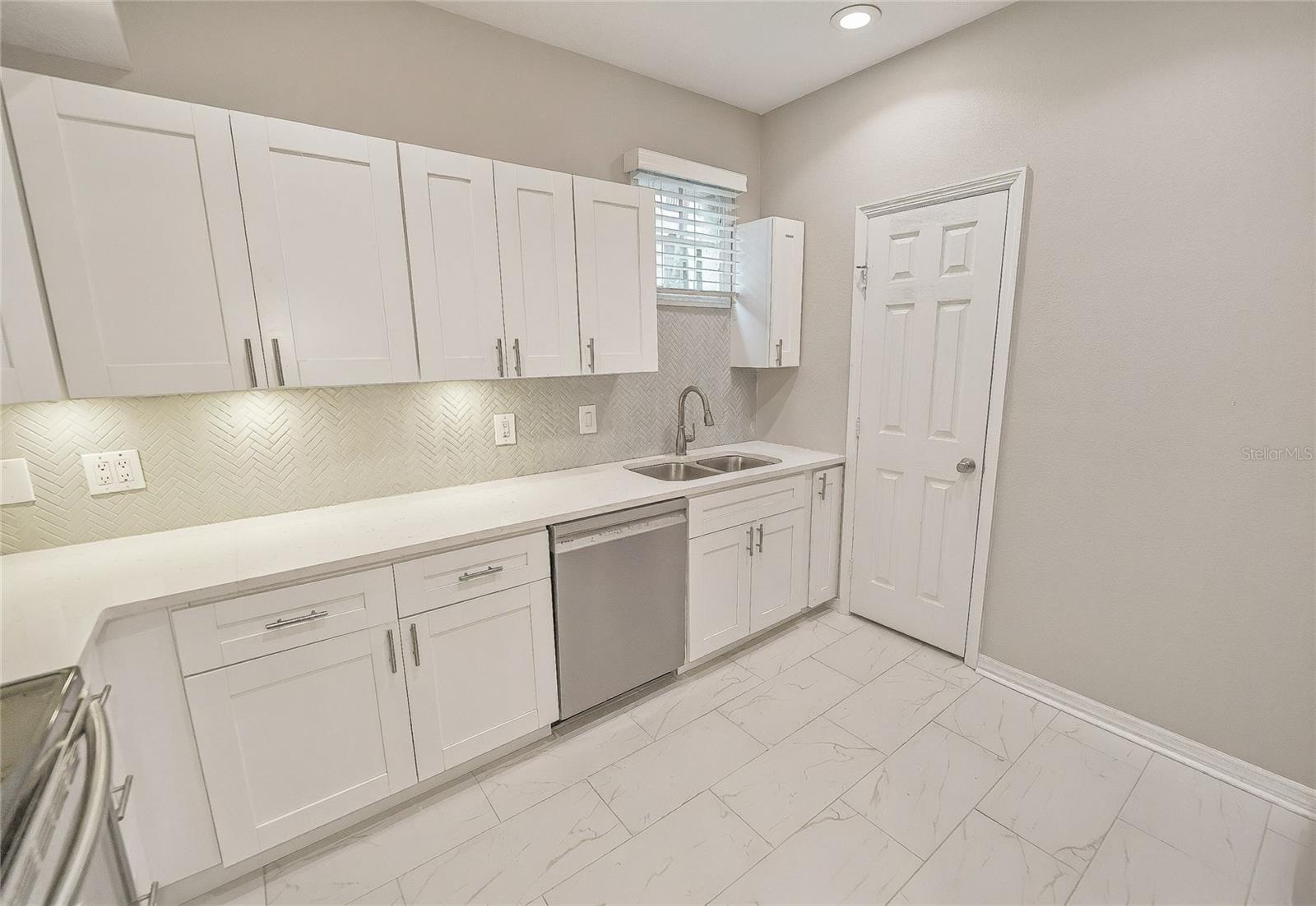 501 KNIGHTS RUN AVE #5102